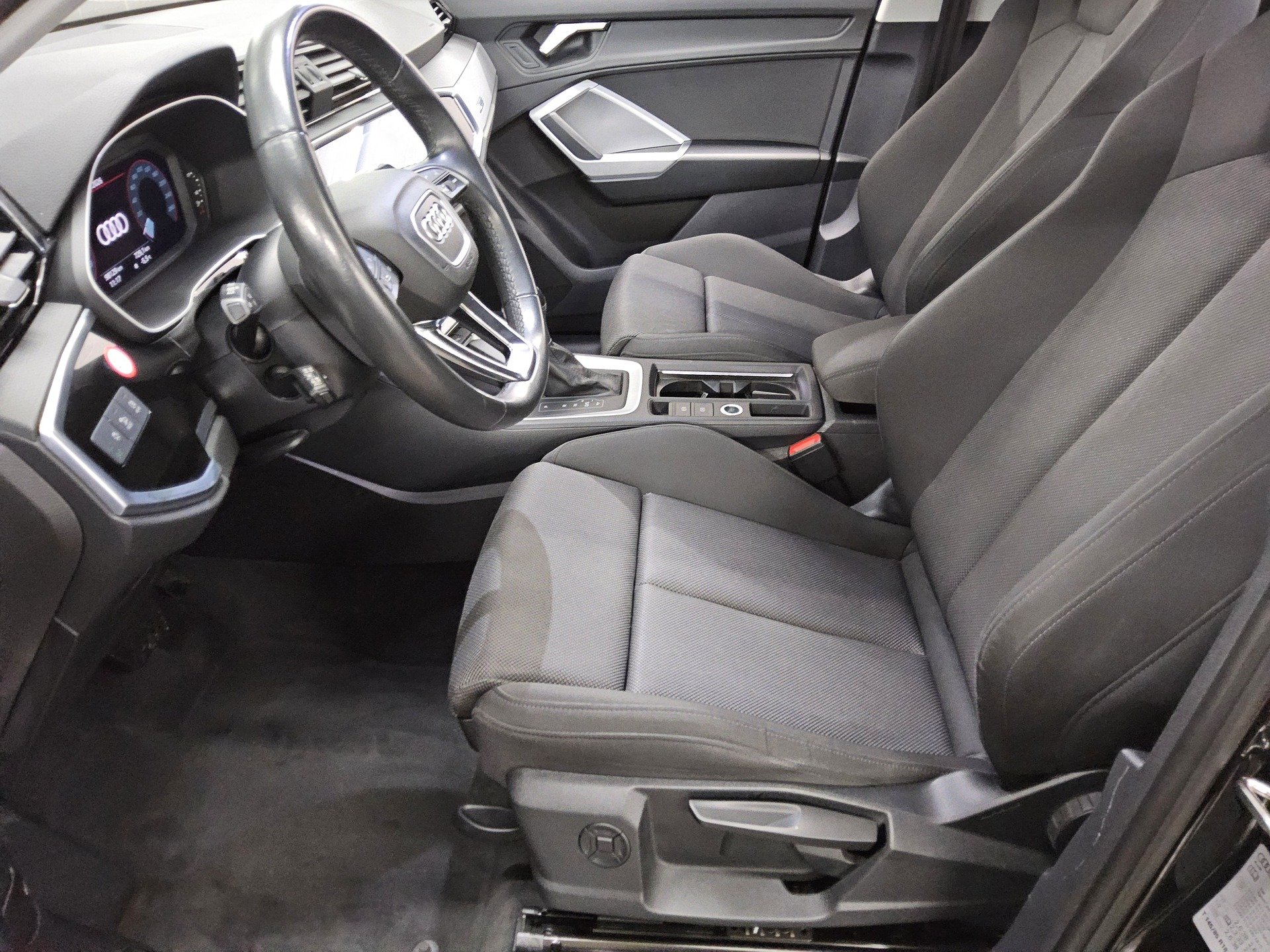Audi Q3 35 TFSI AHK virtual RfK ACC LED 9
