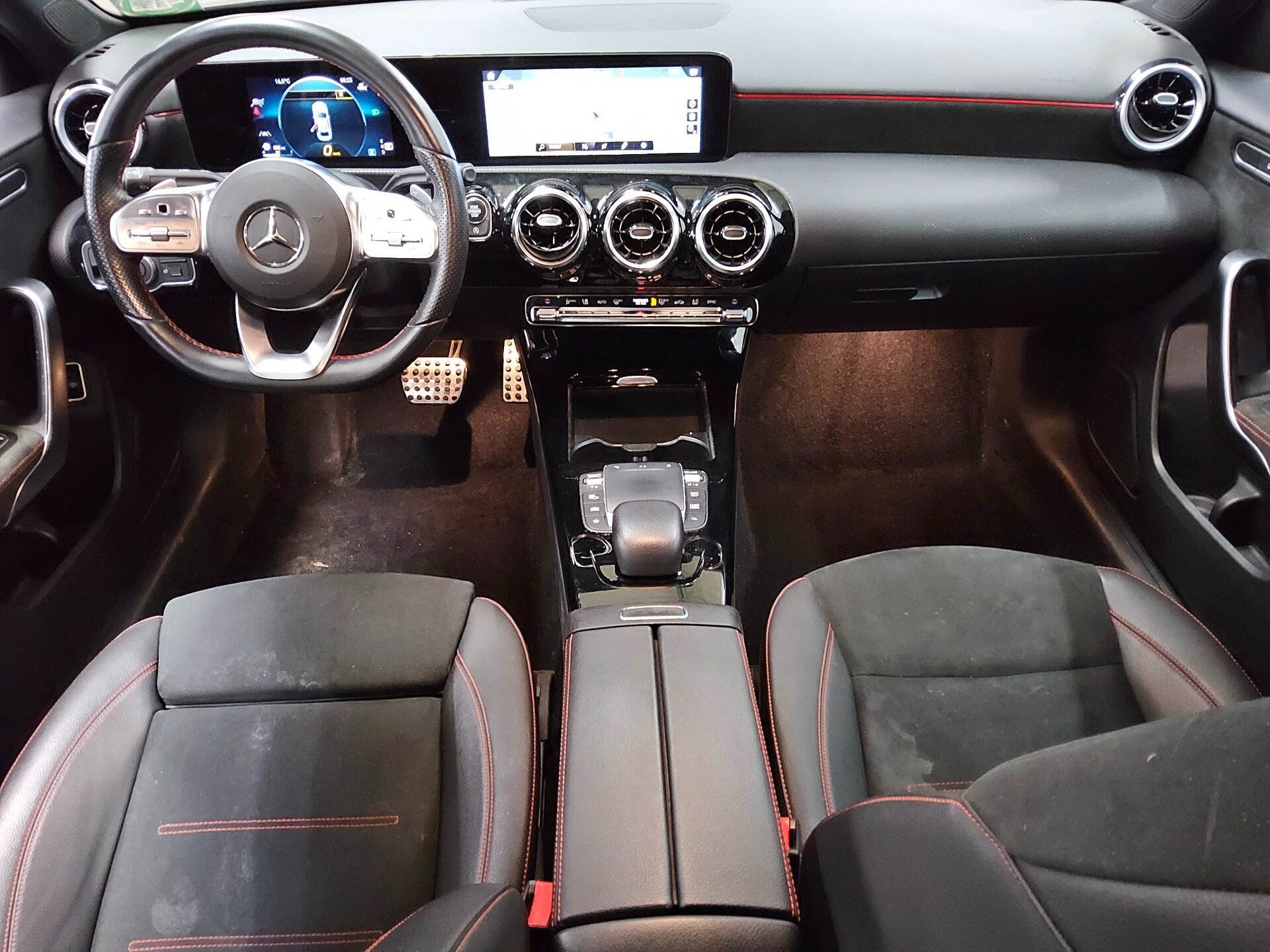 Mercedes-Benz A 200 d AMG-Line T-Leder Navi LED 5