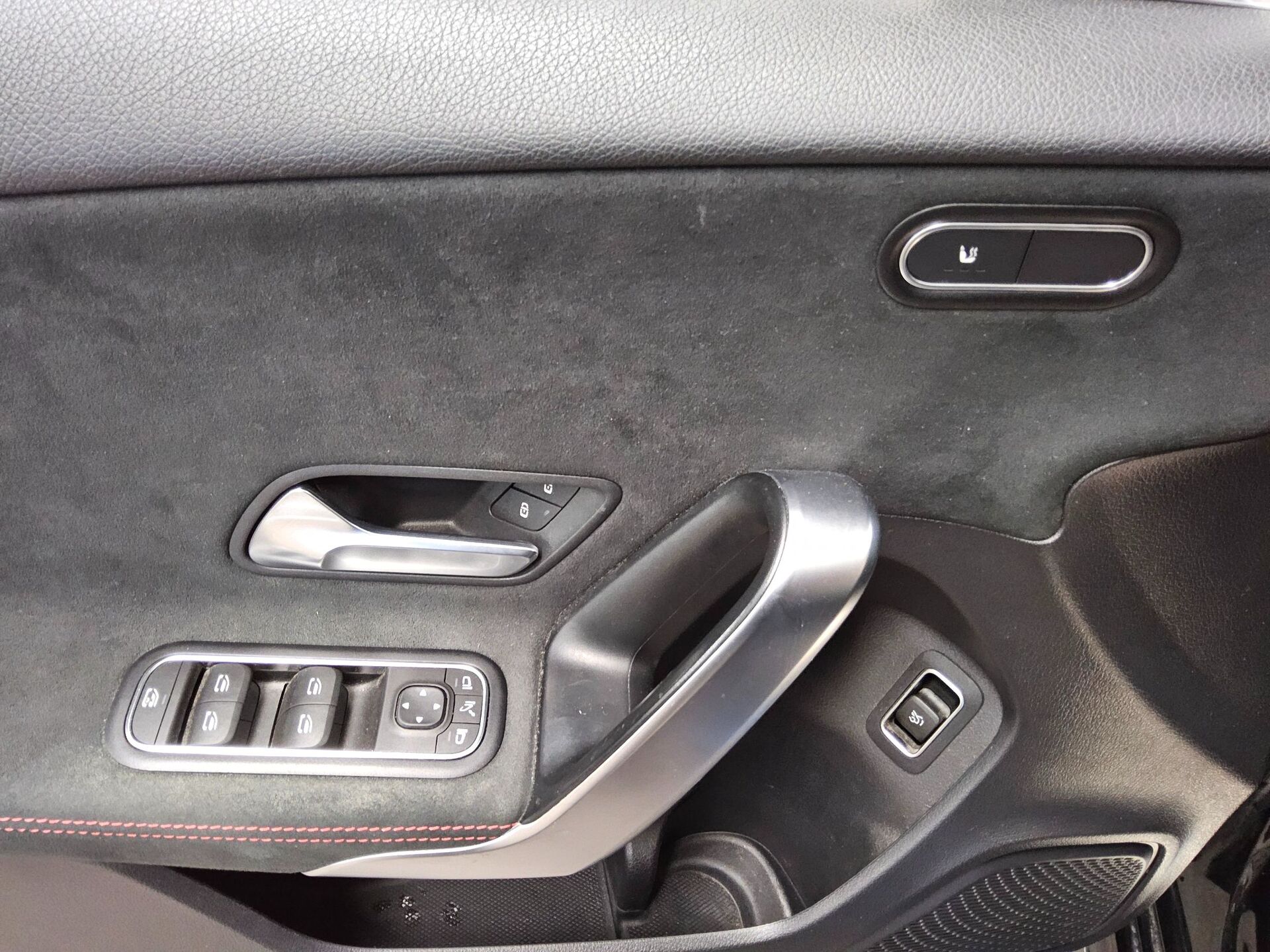Mercedes-Benz A 200 d AMG-Line T-Leder Navi LED 10