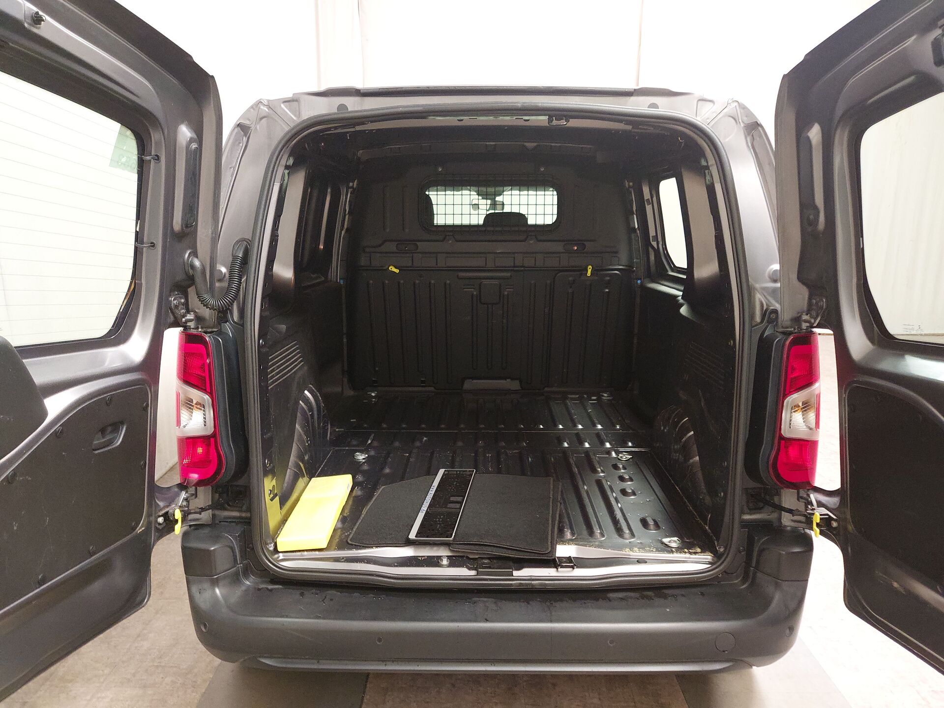 Peugeot Partner 1.5 BlueHDI L1 Kasten NAVI KLIMA RADIO TEMPO VC 15