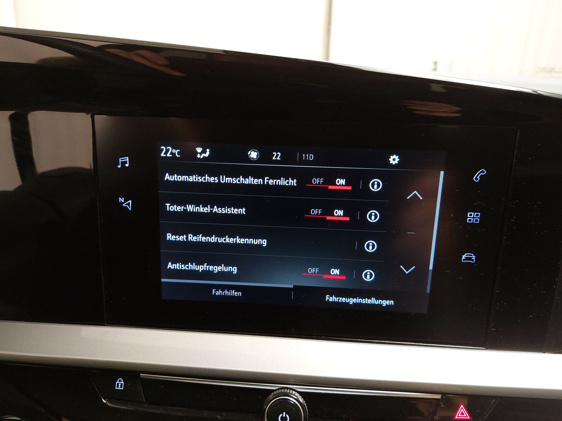 Opel Mokka-e Elegance KLIMAAUT LED SHZ PDC KAMERA 19