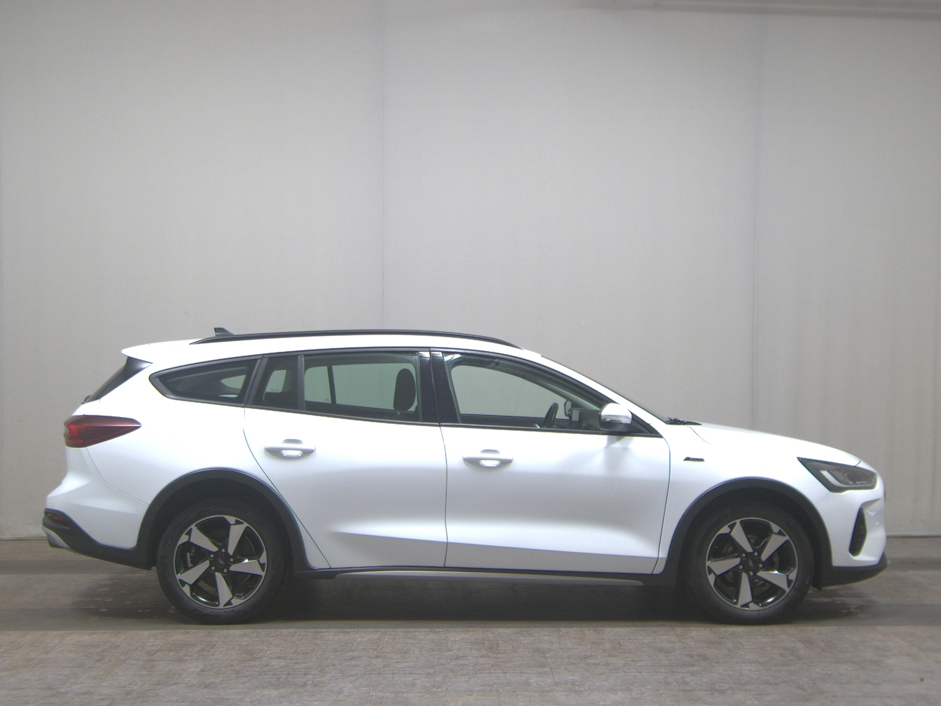Ford Focus Turnier 1.5 EB Active Navi LED Shz RfK ACC