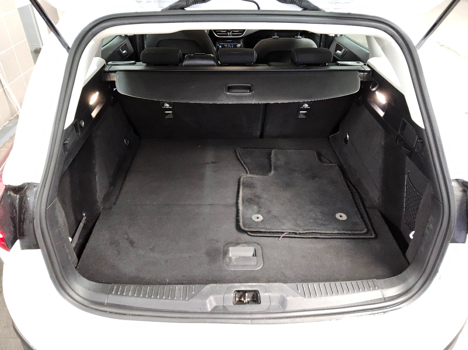 Ford Focus Turnier 1.5 EB Active Navi LED Shz RfK ACC 11