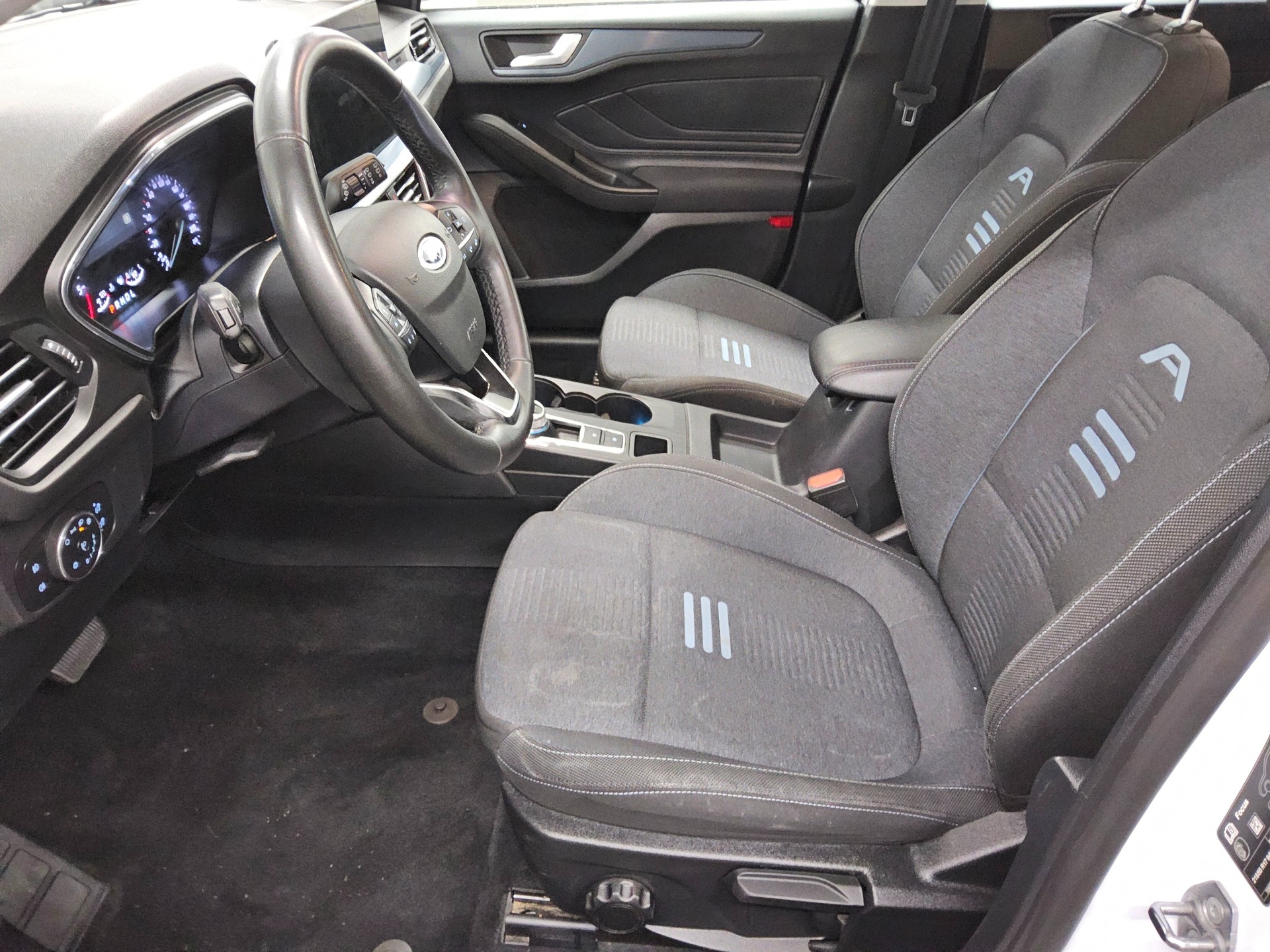 Ford Focus Turnier 1.5 EB Active Navi LED Shz RfK ACC 8