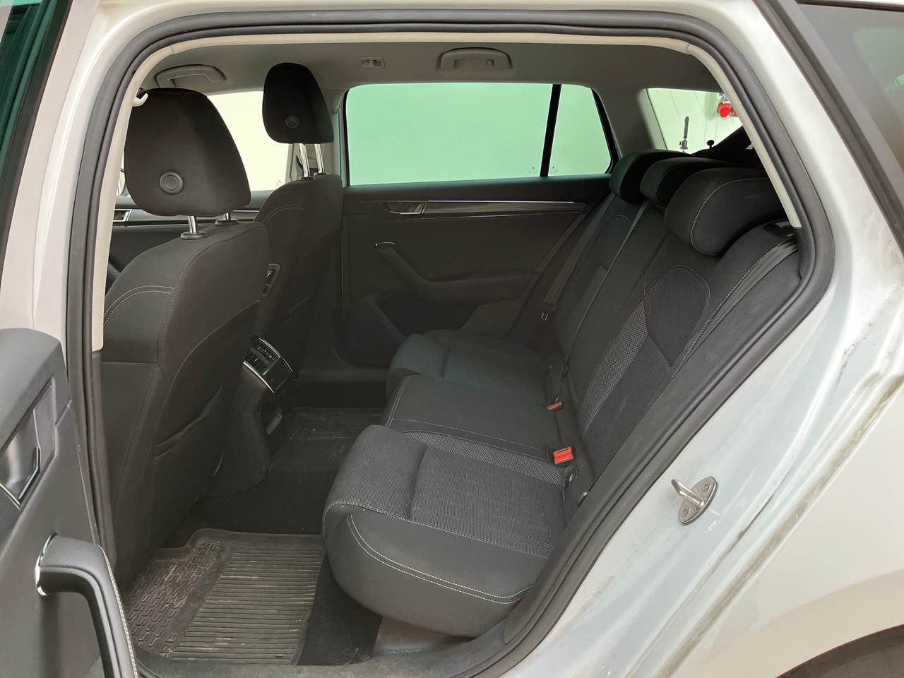 Skoda Superb Kombi 1.4 TSI iV Style NAVI LED SHZ RFK 7