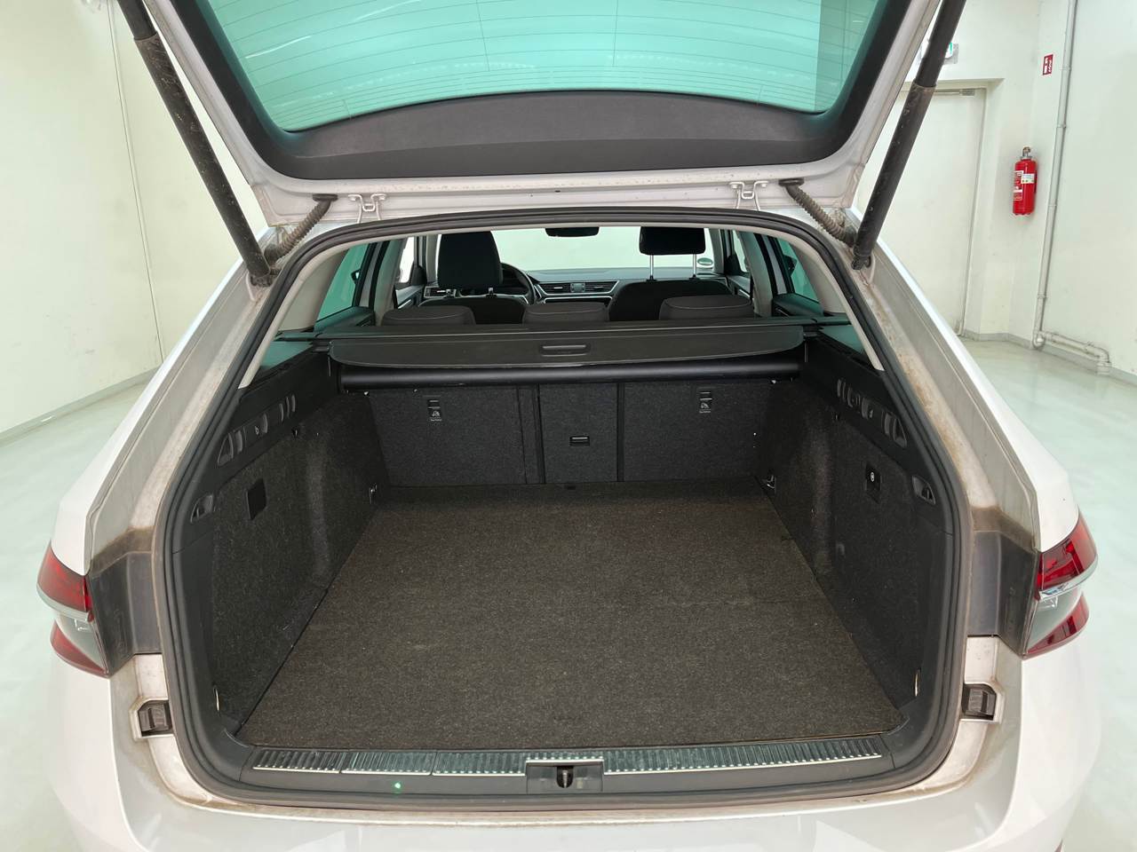 Skoda Superb Kombi 1.4 TSI iV Style NAVI LED SHZ RFK 12