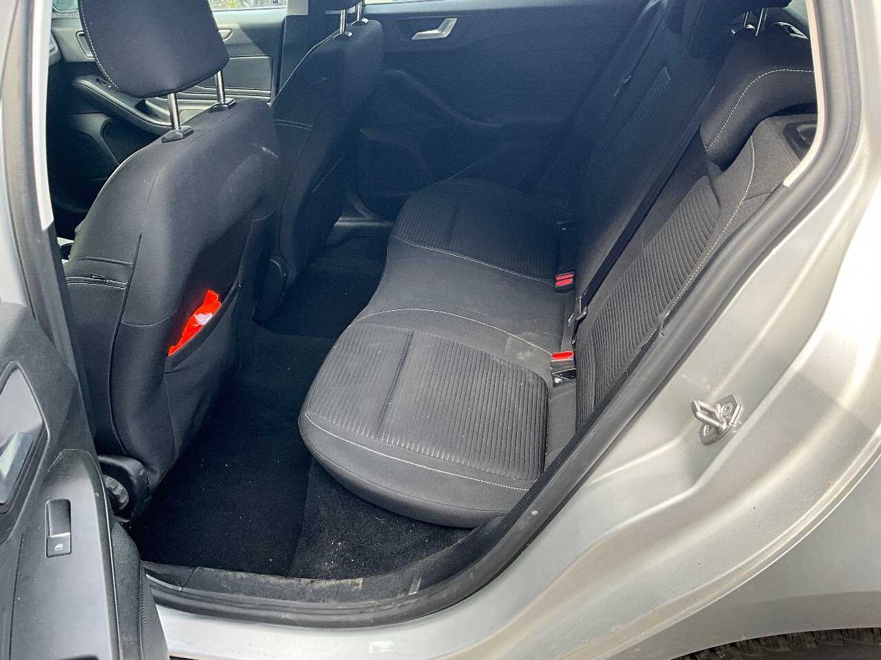 Ford Focus Turnier 1.5 EB Titanium Navi LED RFK SHZ 10