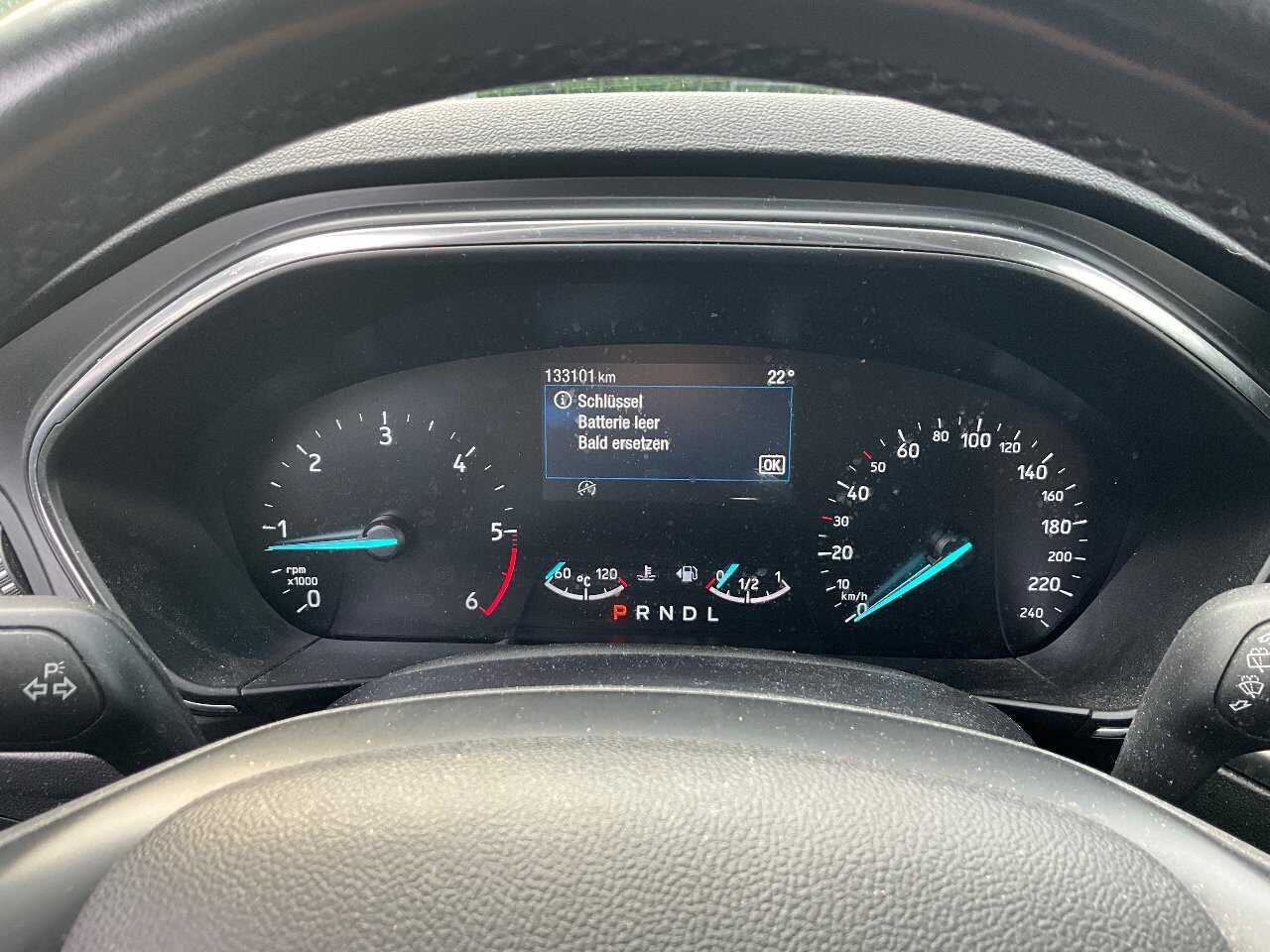 Ford Focus Turnier 1.5 EB Titanium Navi LED RFK SHZ 6