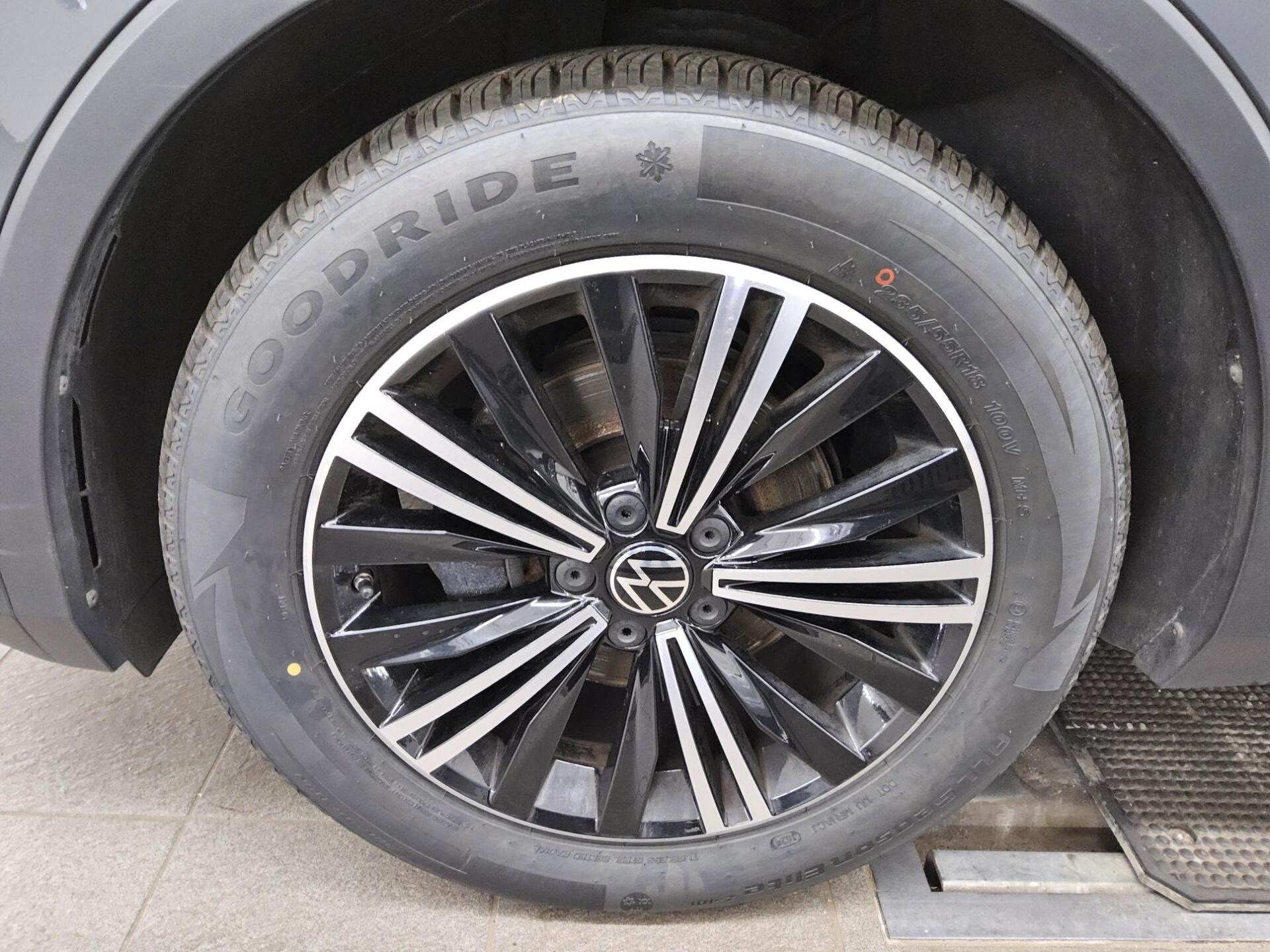 Volkswagen Tiguan 2.0 TDI Life Navi LED Shz AHK RFK 10