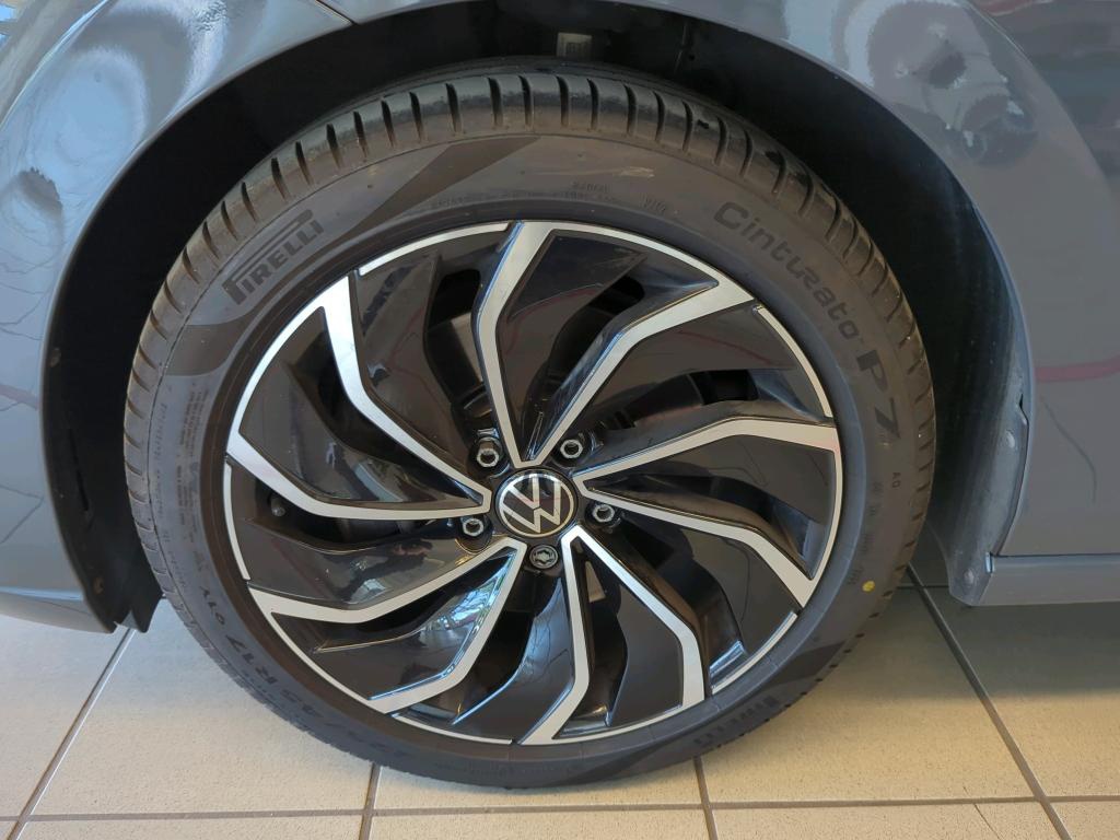 Volkswagen Golf-8 Var. 2.0 TDI Style NAVI LED SHZ el.Heck RFK 12
