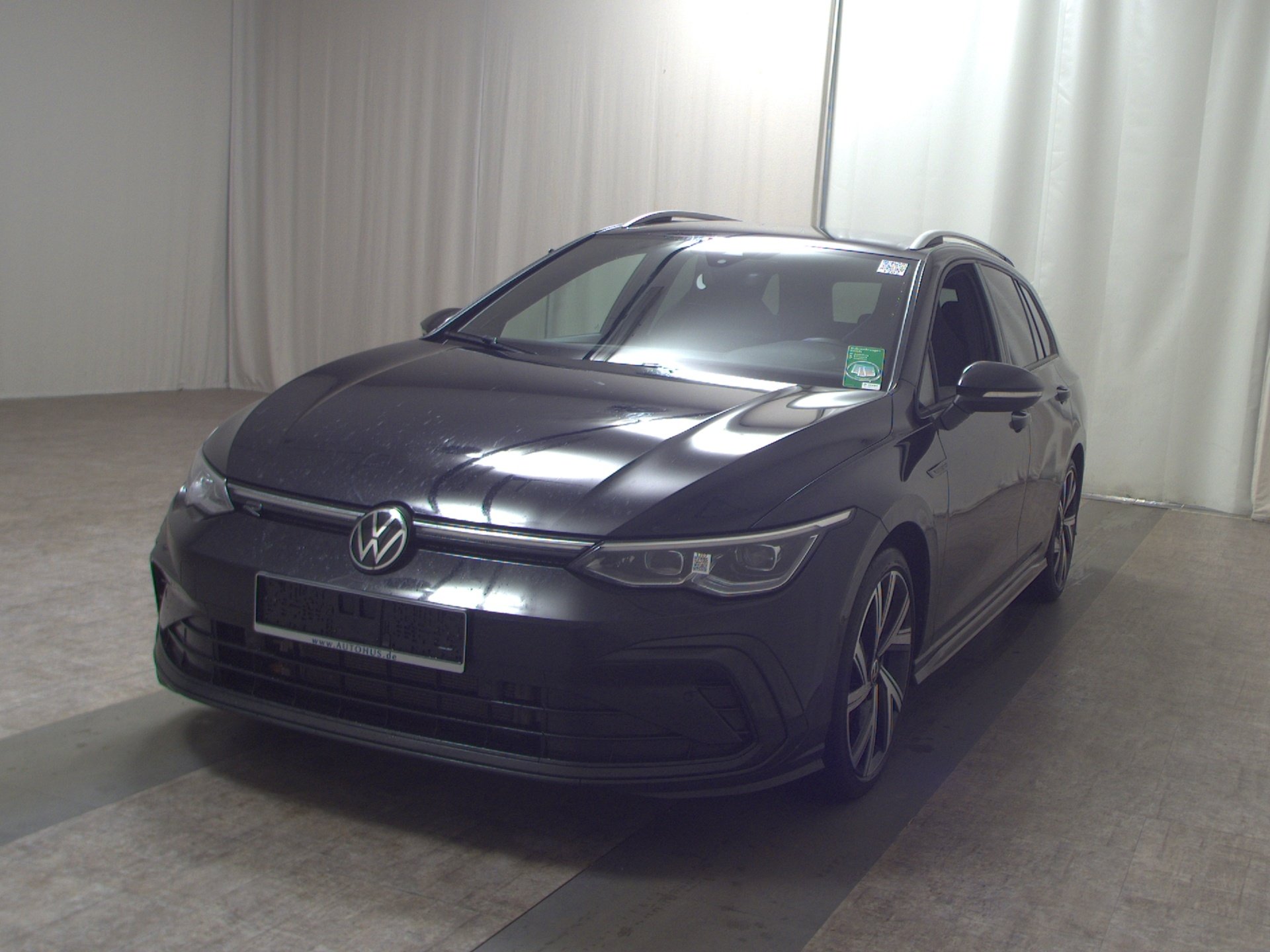 Volkswagen Golf-8 Var. 2.0 TSI 4M R-Line Navi LED+ AID H/K 2