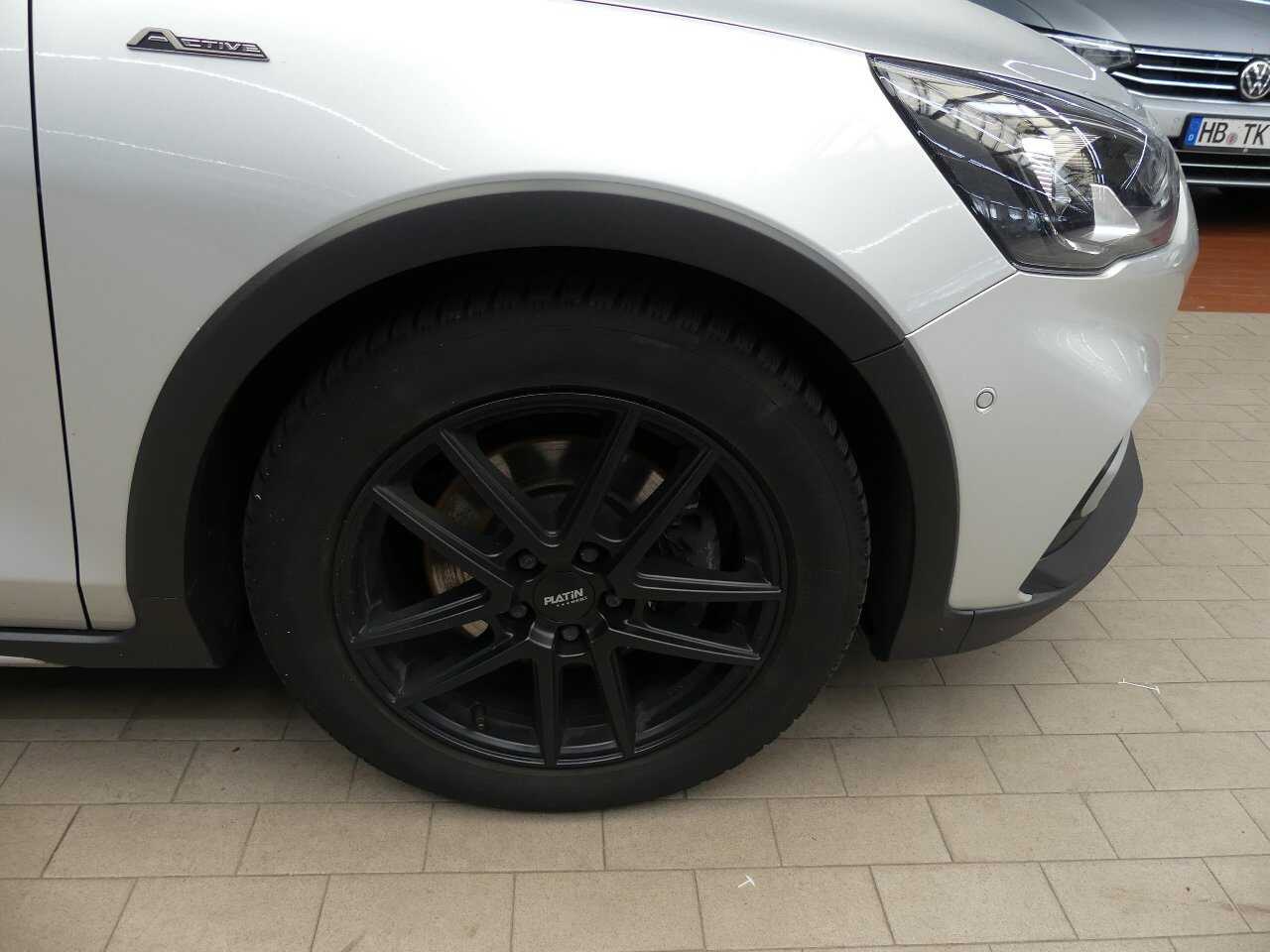 Ford Focus 2.0 EB Active Navi LED AHK RFK ACC 10
