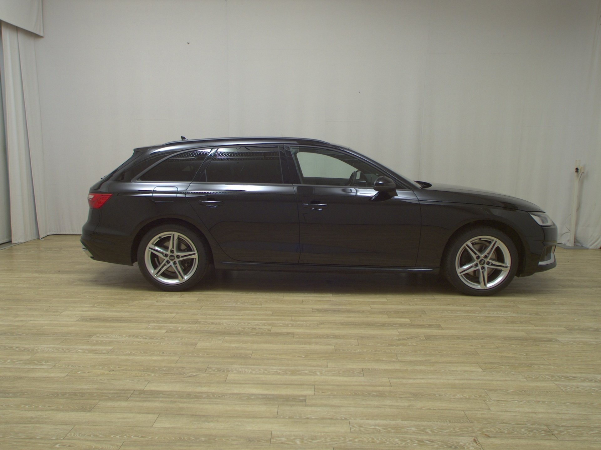 Audi A4 Avant 35 TDI advanced Navi LED vc Pano Sound