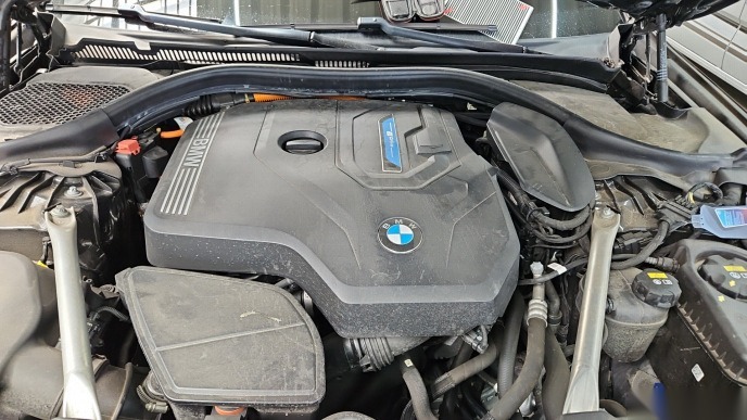 BMW 530e Touring M-Sport LEDER LED SHZ HiFi HUD 11