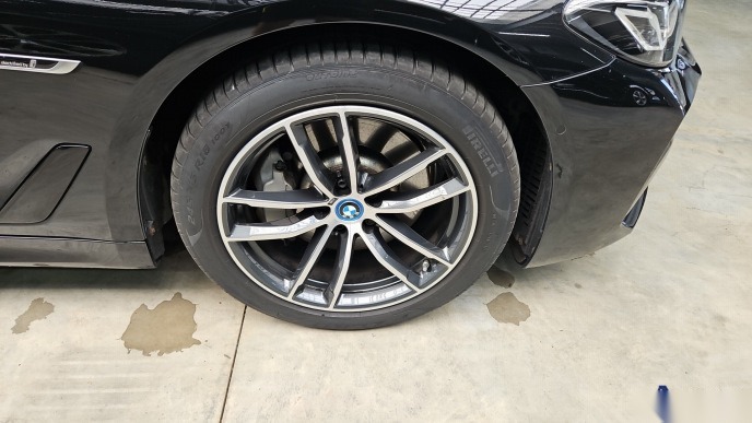 BMW 530e Touring M-Sport LEDER LED SHZ HiFi HUD 12