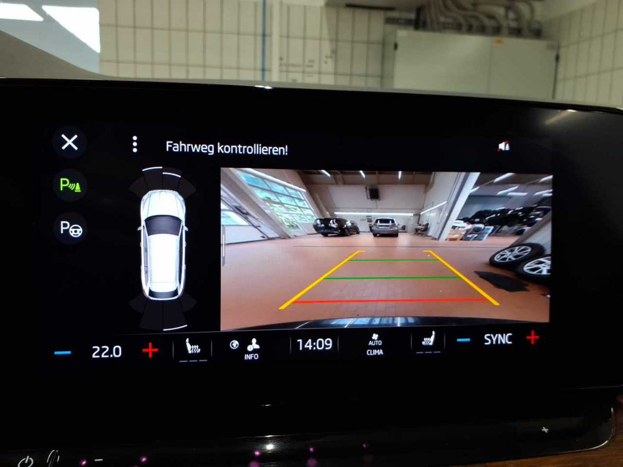 Skoda Octavia Kombi 2.0 TDI 4x4 Scout Navi LED VC HuD 11