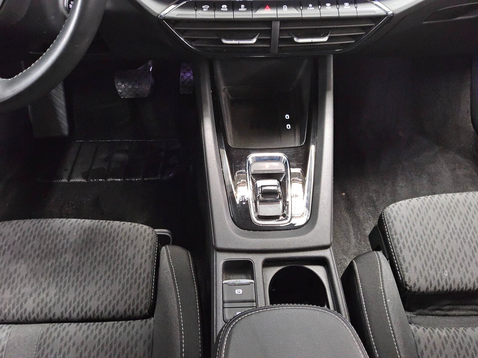 Skoda Octavia Kombi 2.0 TDI Ambition Navi LED vc RfK 6