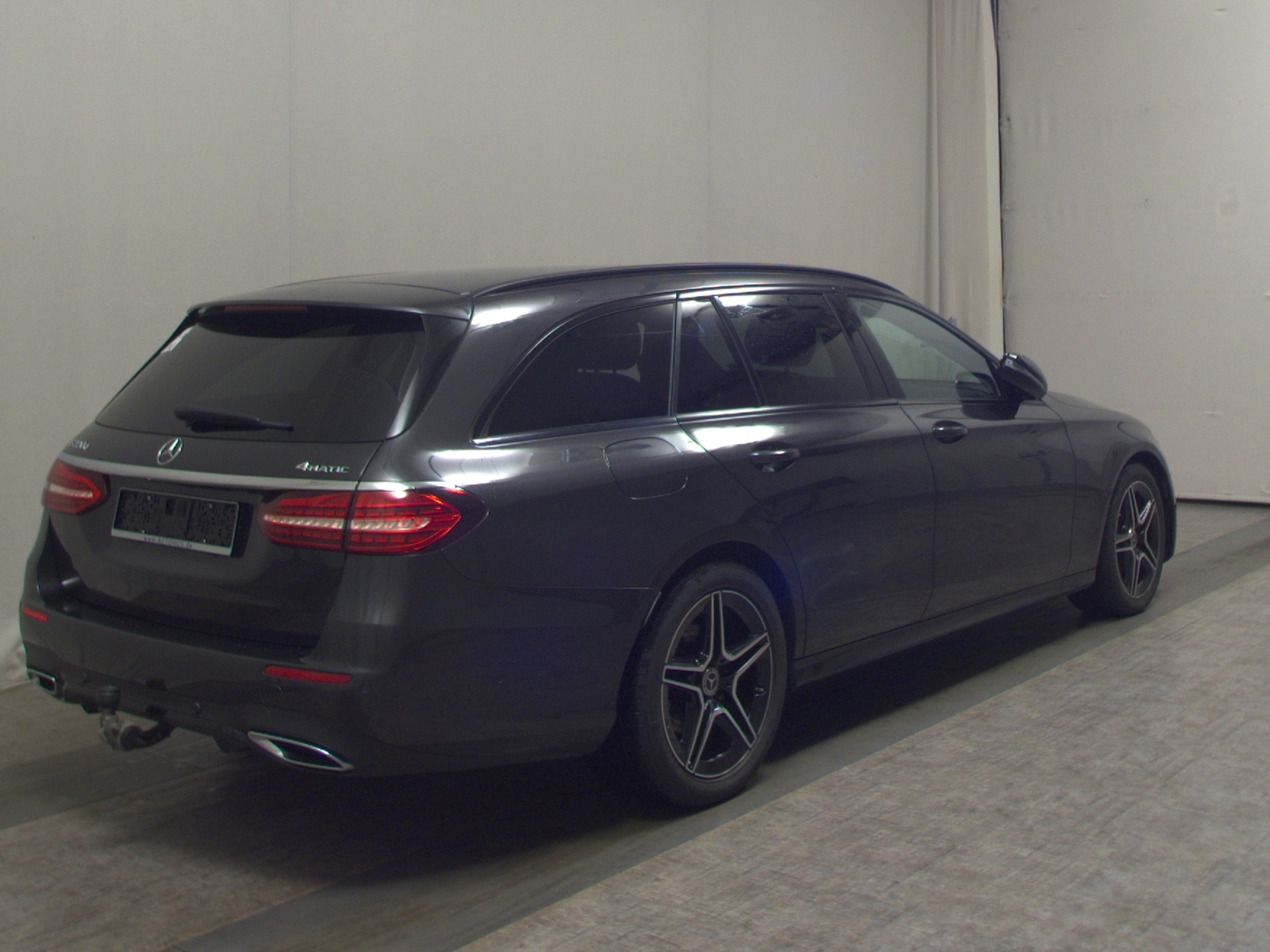 Mercedes-Benz E 220 T d 4M AMG-Line Navi LED Widescrn GSD AHK RFK 4