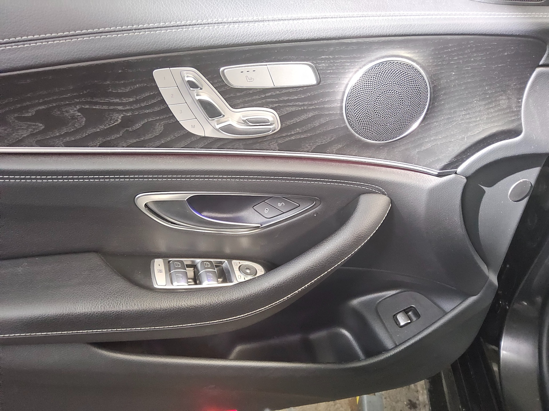 Mercedes-Benz E 220 T d 4M AMG-Line Navi LED Widescrn GSD AHK RFK 10