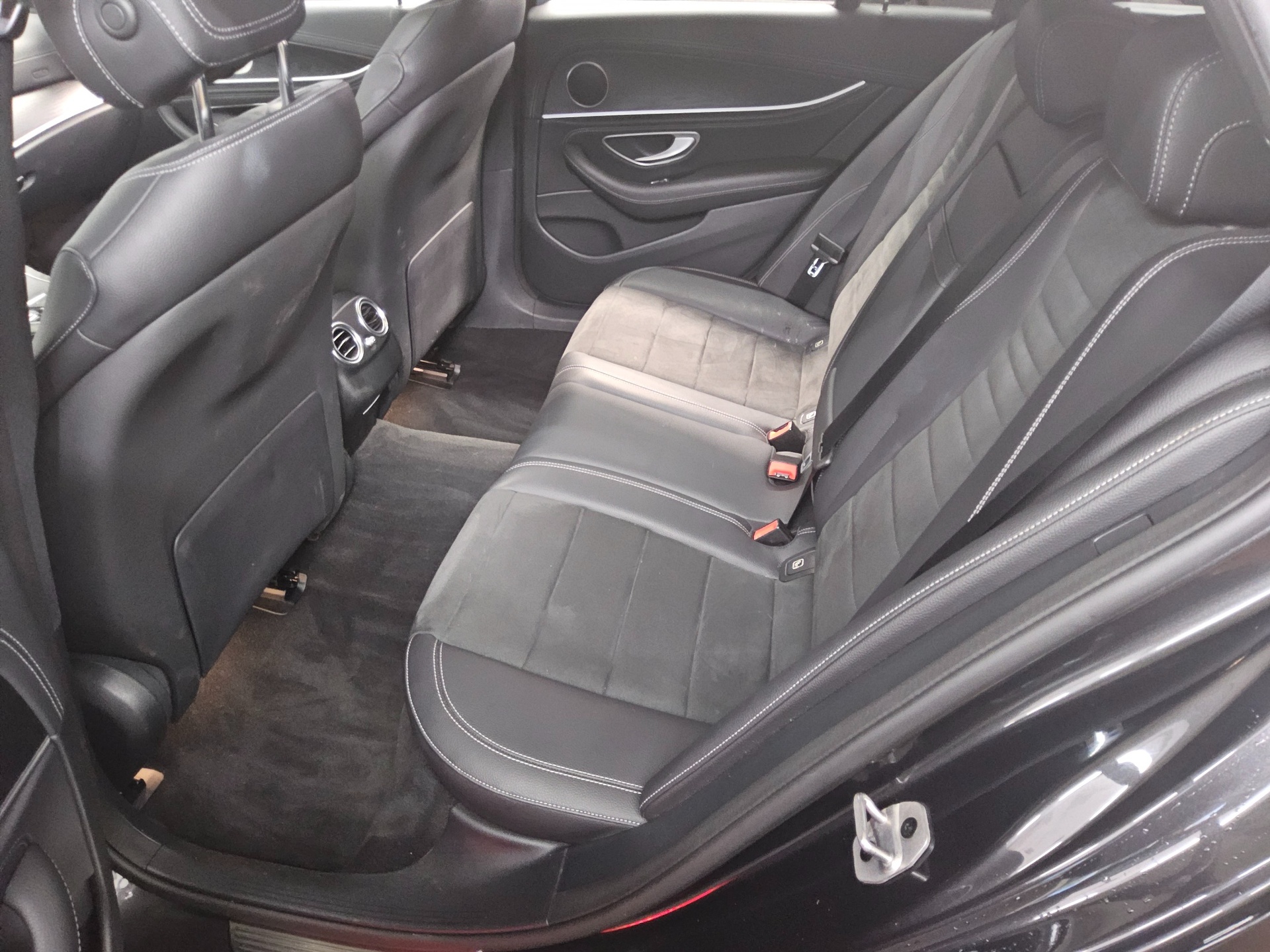 Mercedes-Benz E 220 T d 4M AMG-Line Navi LED Widescrn GSD AHK RFK 13