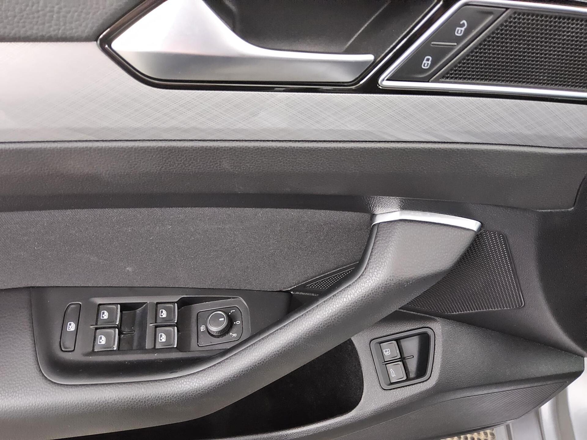 Volkswagen Passat Var. GTE 1.4 TSI Navi LED DC RFK AHK ACC 10