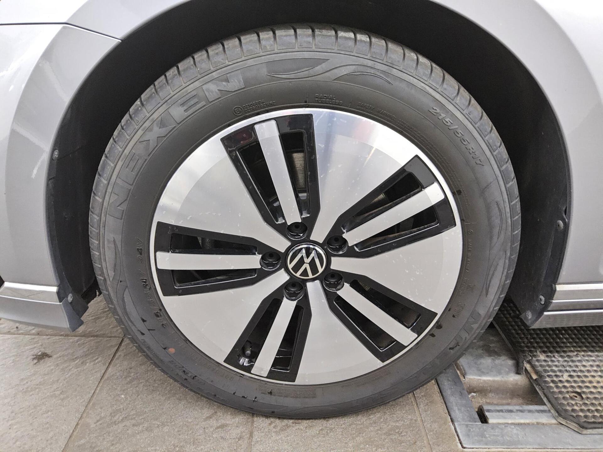 Volkswagen Passat Var. GTE 1.4 TSI Navi LED DC RFK AHK ACC 11