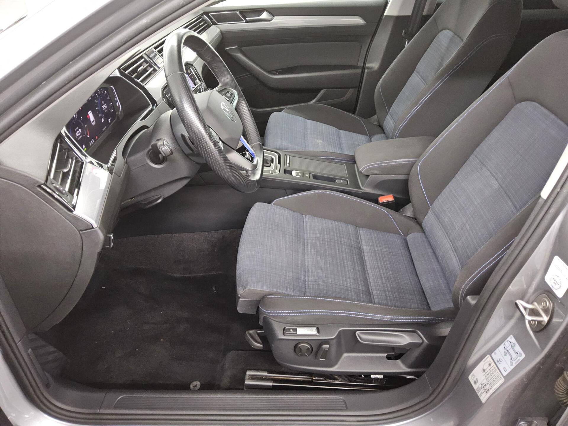 Volkswagen Passat Var. GTE 1.4 TSI Navi LED DC RFK AHK ACC 9