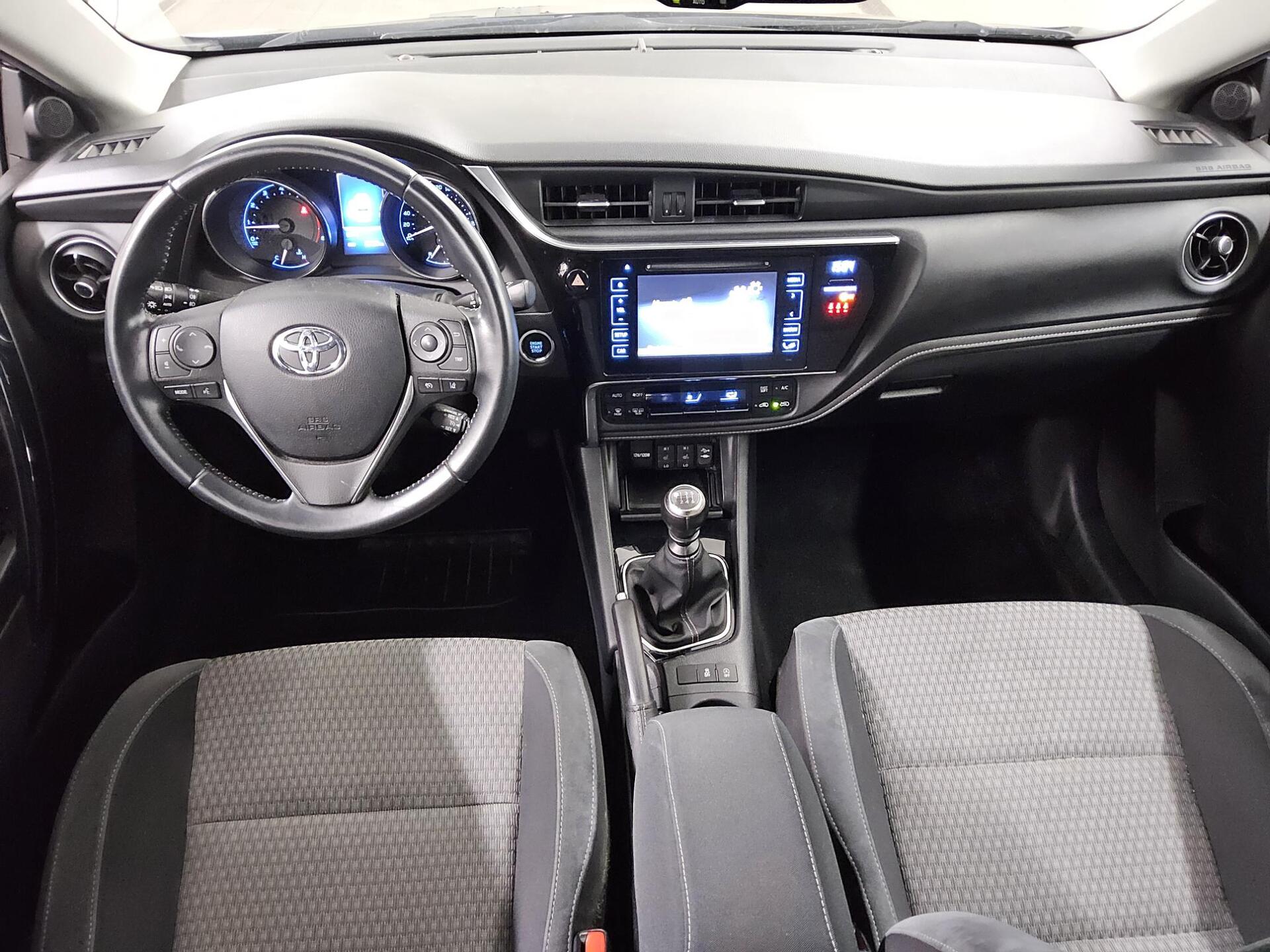 Toyota Auris 1.2 Turbo Comfort LED PDC RfK Shz HU 03/28 5
