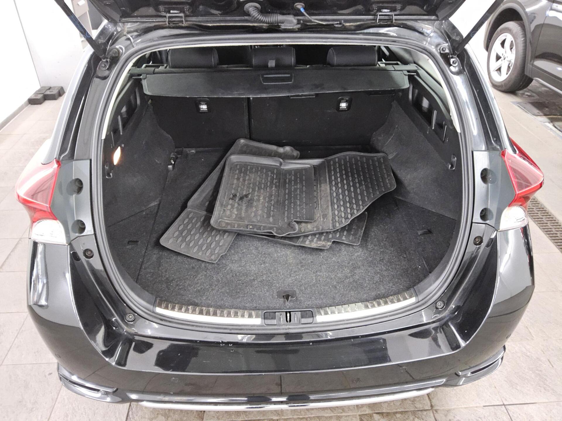 Toyota Auris 1.2 Turbo Comfort LED PDC RfK Shz HU 03/28 11