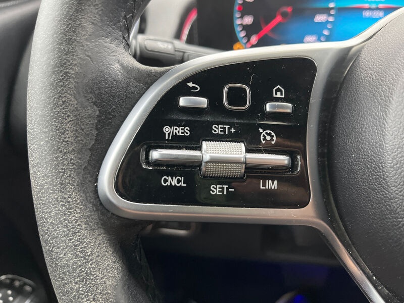 Mercedes-Benz GLB 220 Progressive T-Leder Navi LED Shz 10