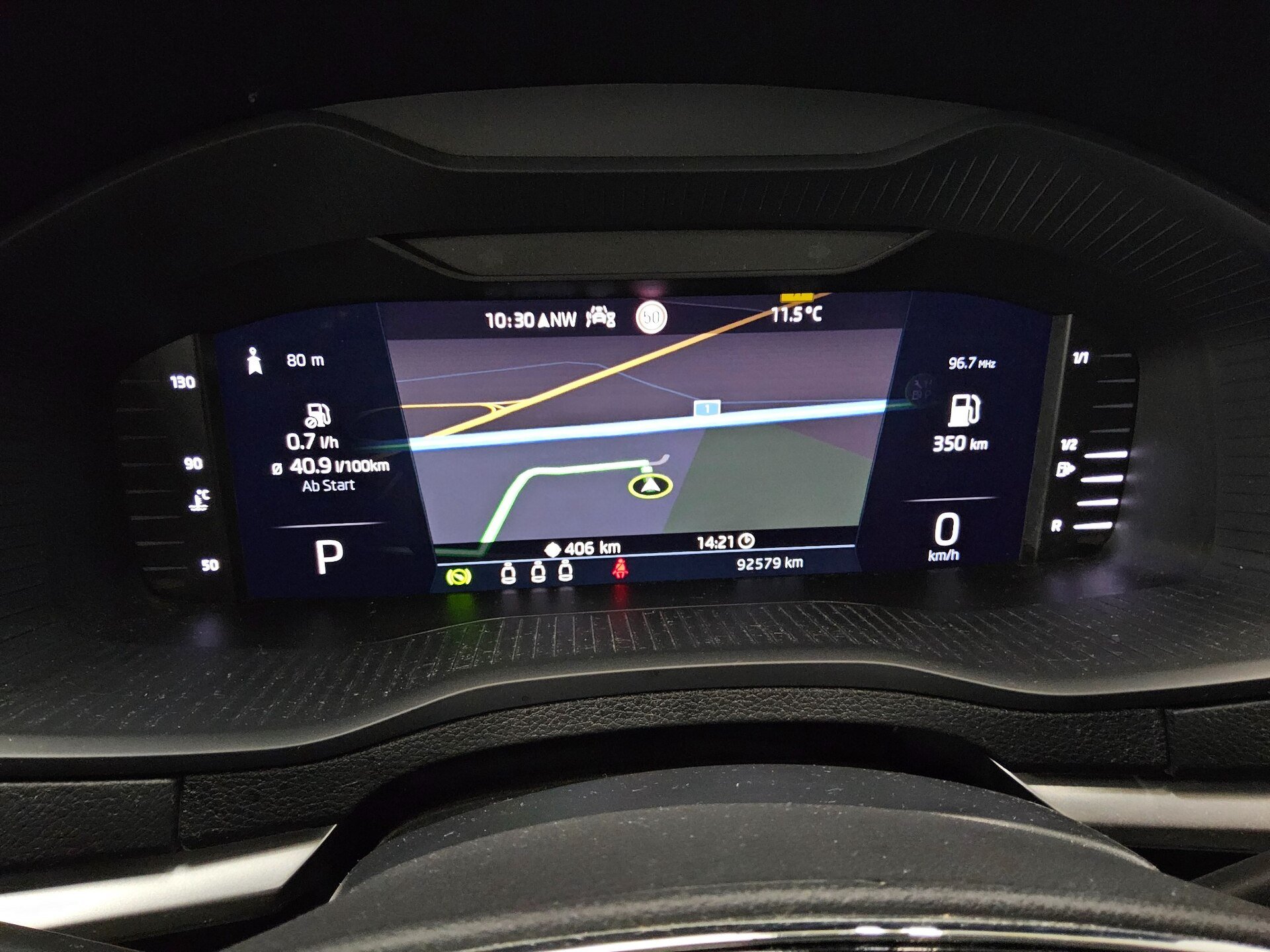 Skoda Karoq 2.0 TDI 4x4 Tour Navi LED Pano AHK 8