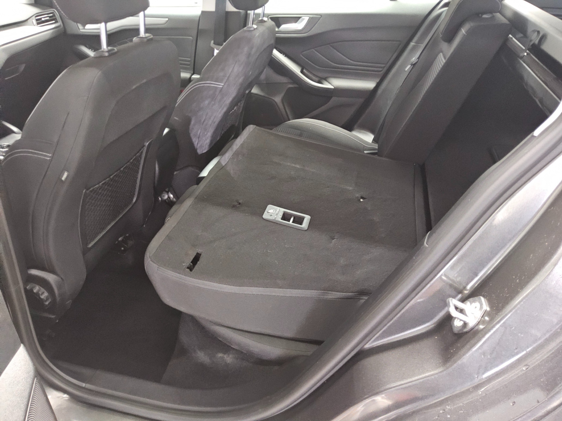 Ford Focus Turnier 1.5 EB Titanium Navi LED Shz PDC 13