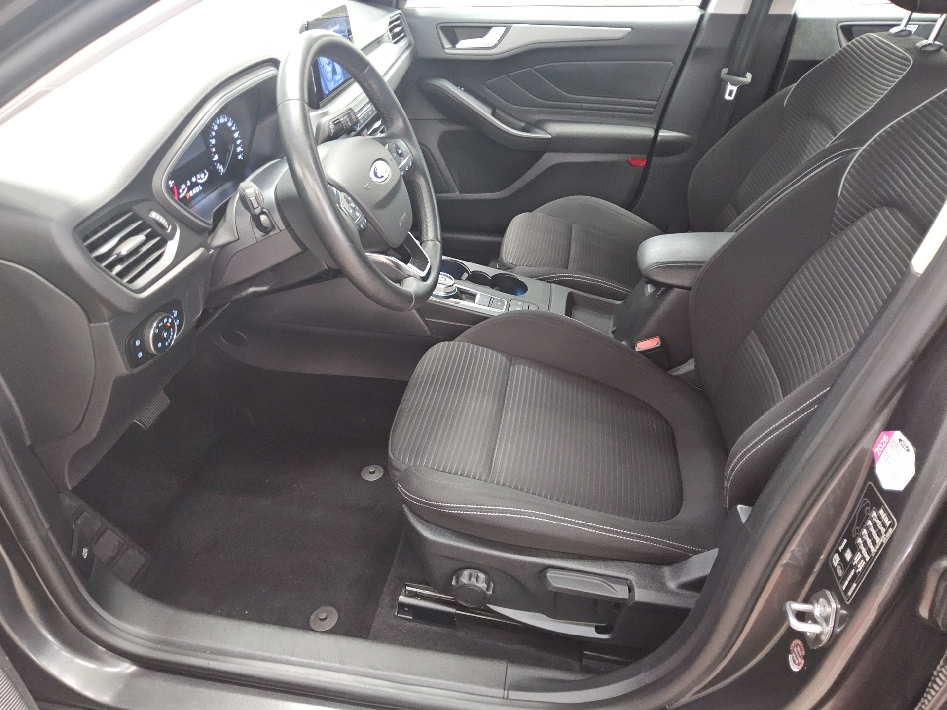 Ford Focus Turnier 1.5 EB Titanium Navi LED Shz PDC 8