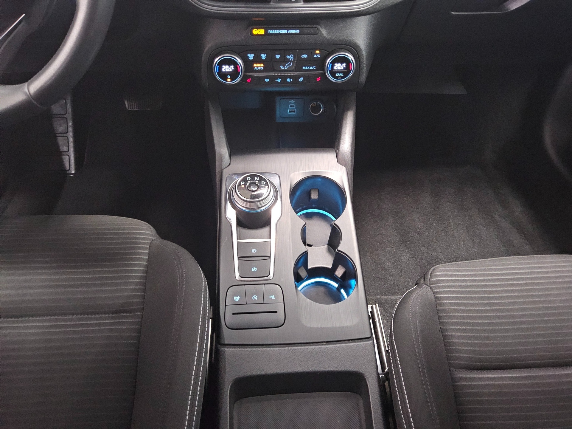 Ford Focus Turnier 1.5 EB Titanium Navi LED Shz PDC 6
