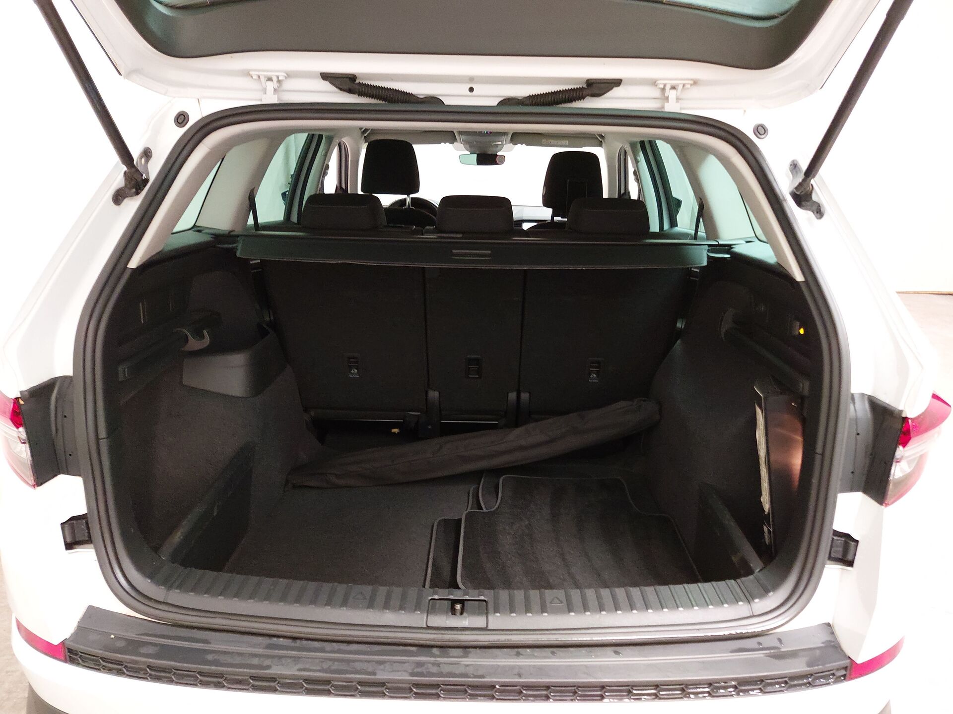 Skoda 2.0 TDI 2.0 TDI Ambition Navi LED Virtual AHK RFK 15