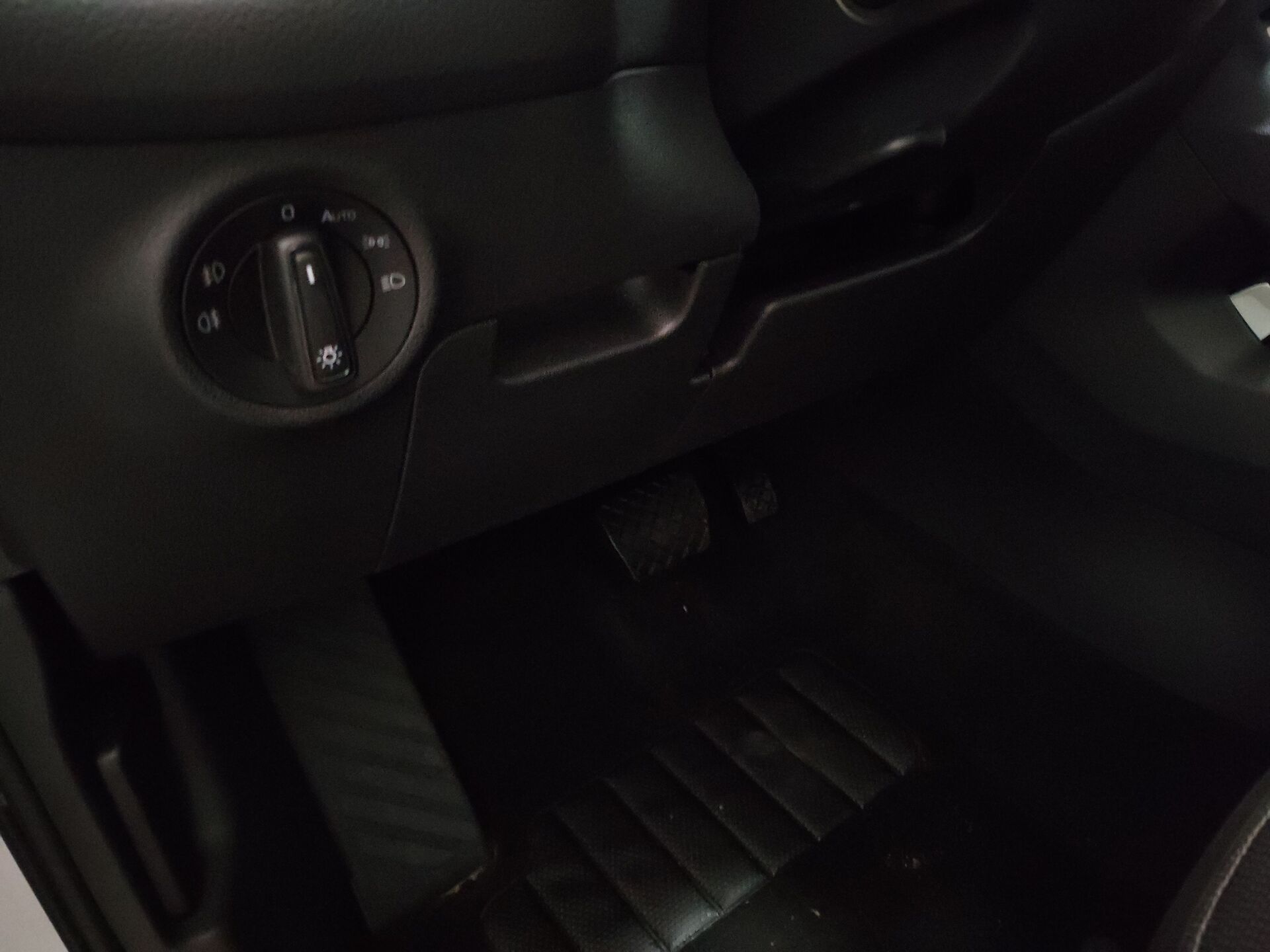 Skoda 2.0 TDI 2.0 TDI Ambition Navi LED Virtual AHK RFK 9