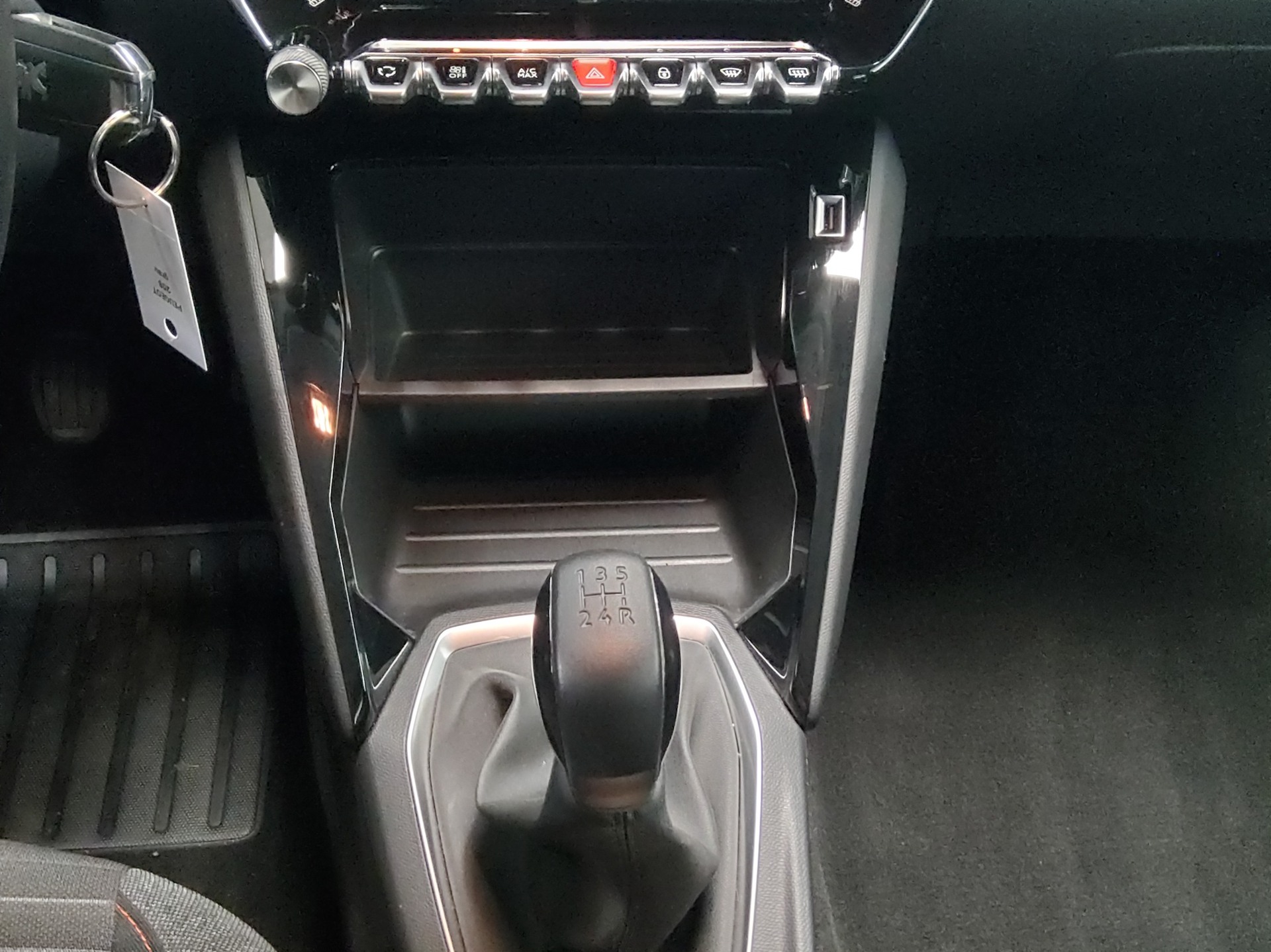 Peugeot 208 1.2 PureTech Active Tempomat PDC Shz LED 6