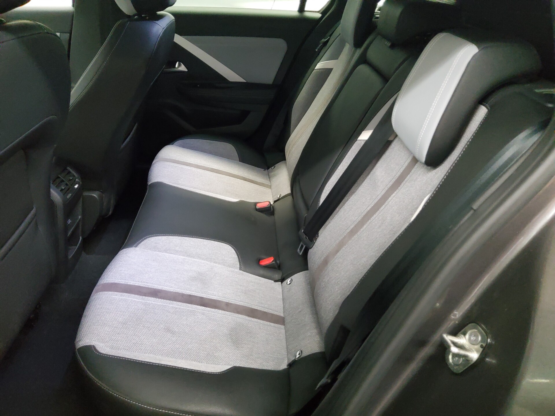 Opel Astra ST 1.5 D Elegance T-Leder Navi LED RFK 13