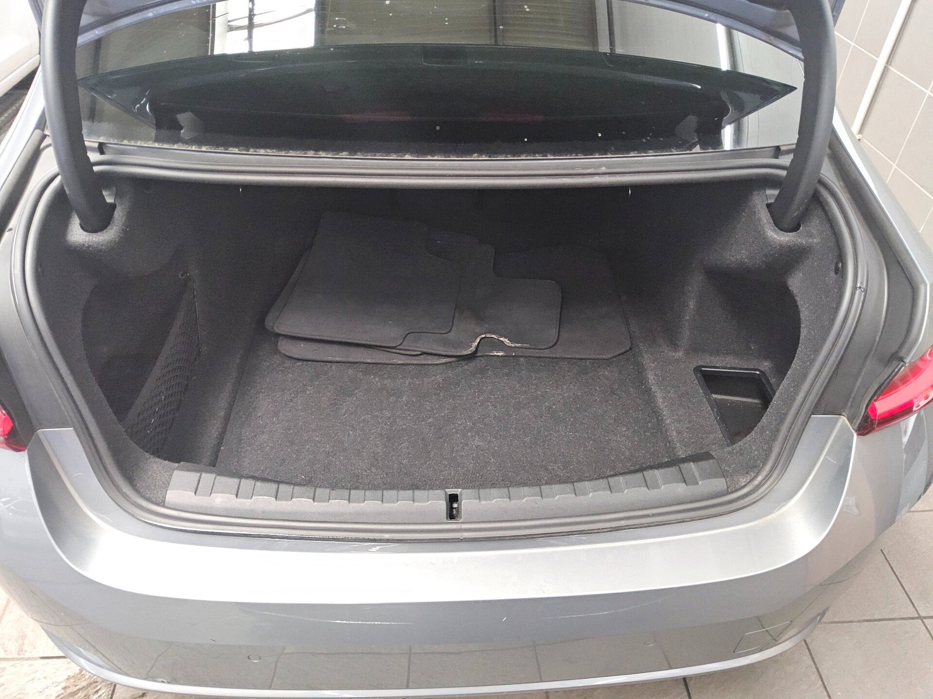 BMW 320dA T-Leder Navi LED Curved Shadow 12