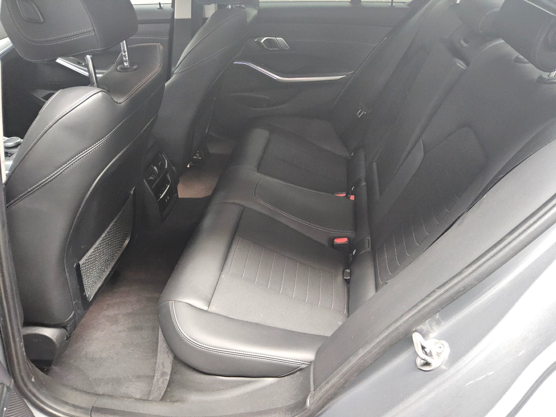 BMW 320dA T-Leder Navi LED Curved Shadow 13