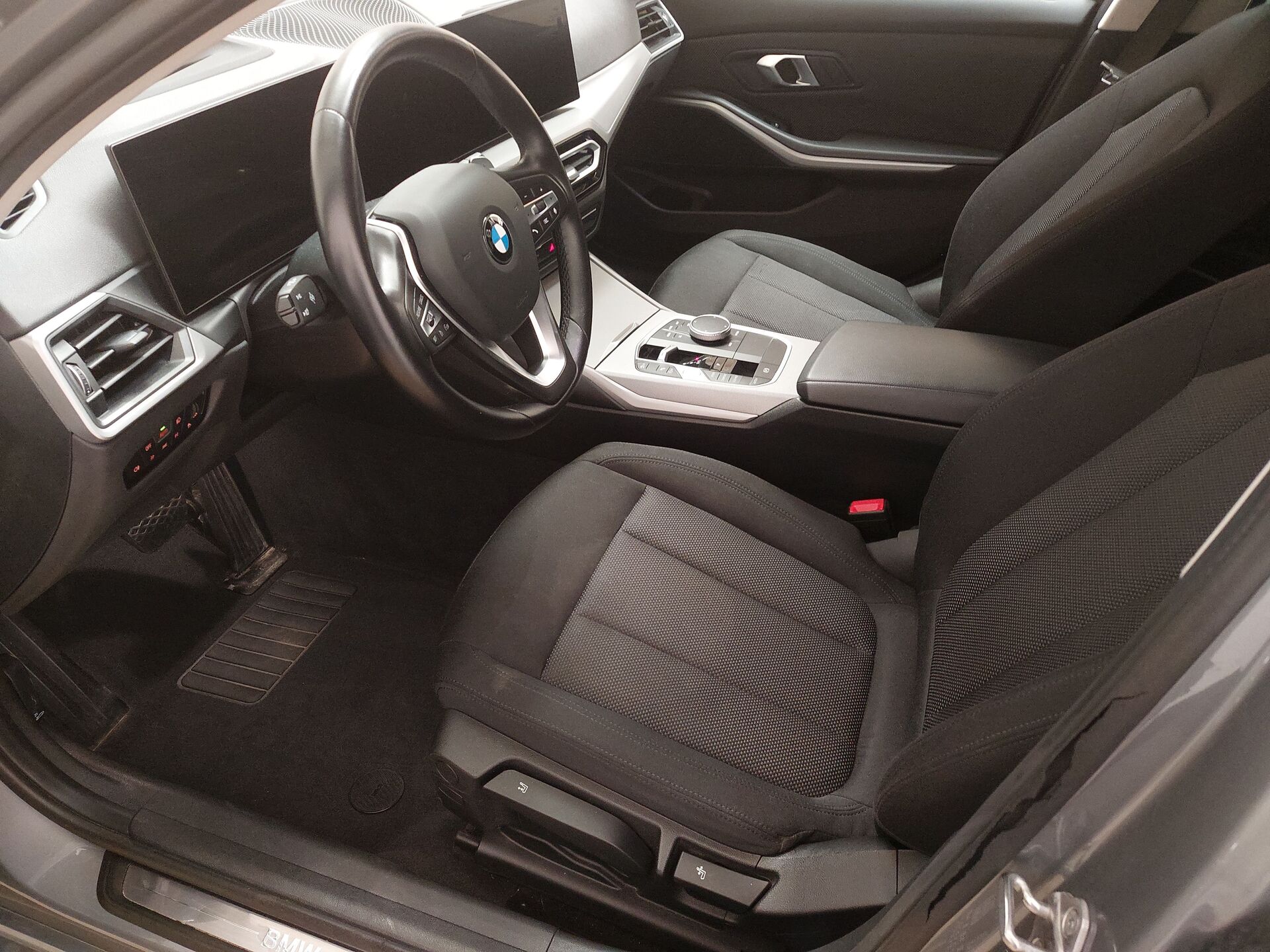 BMW 318iA Touring Navi LED Curved-Pro HuD RFK 12