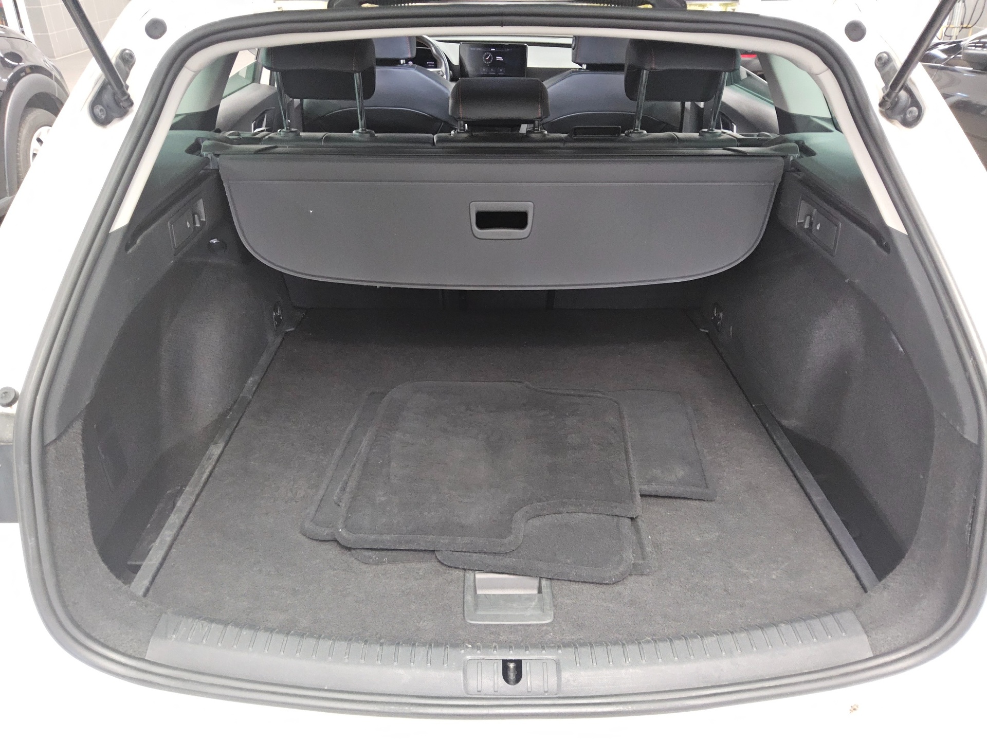 Seat Leon Sportstourer 2.0 TDI FR-Line Navi LED RfK 11