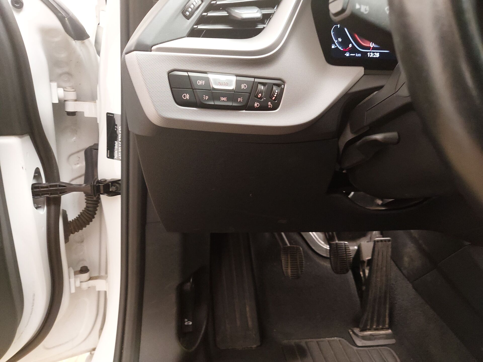 BMW 118i Advantage Navi LED LC-Pro PDC SHZ 13
