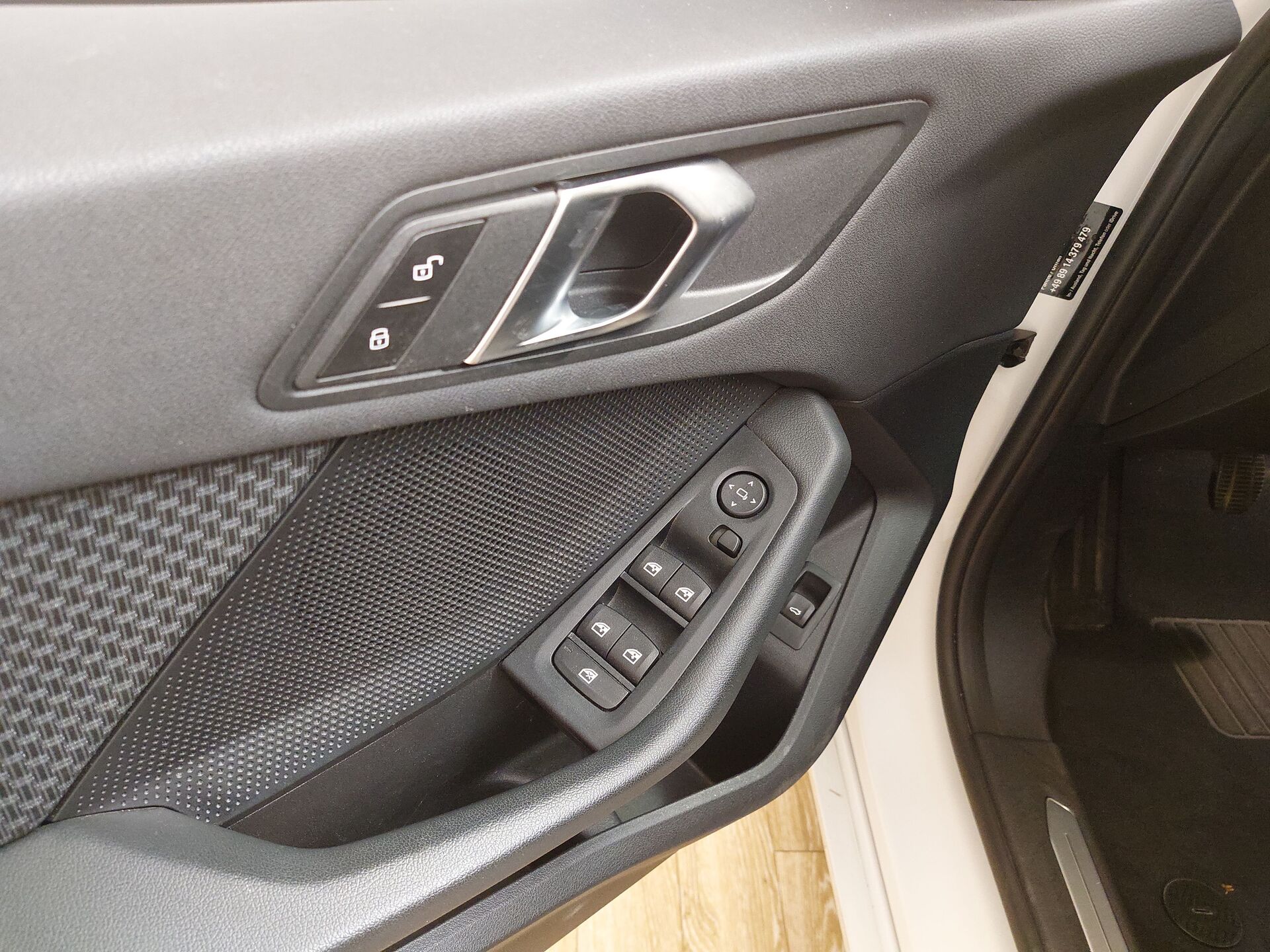 BMW 118i Advantage Navi LED LC-Pro PDC SHZ 14