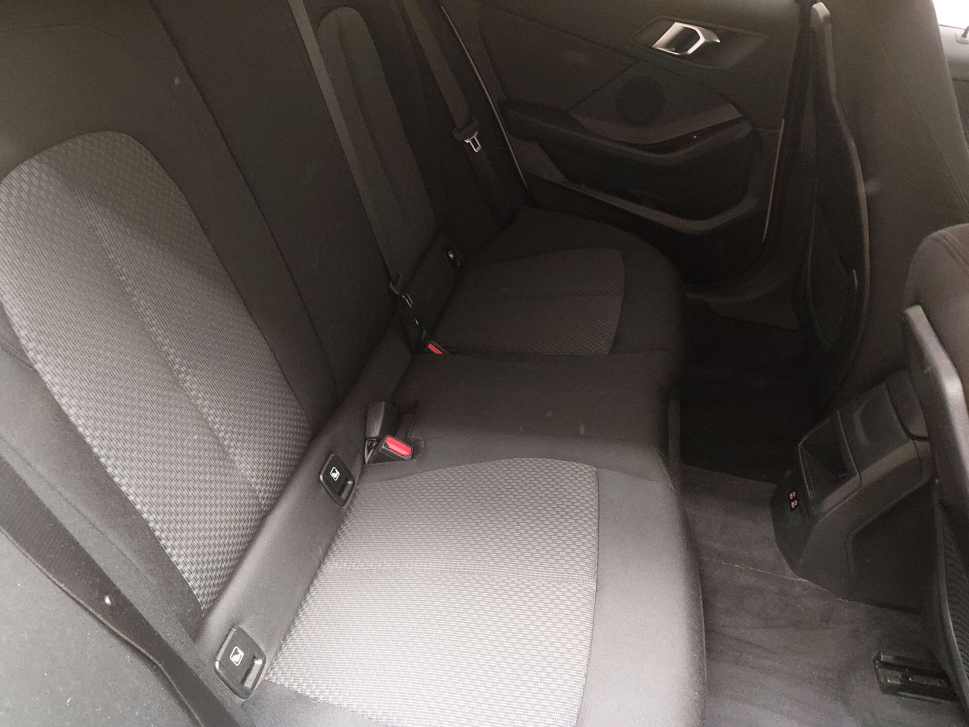 BMW 118i Advantage Navi LED LC-Pro PDC SHZ 17