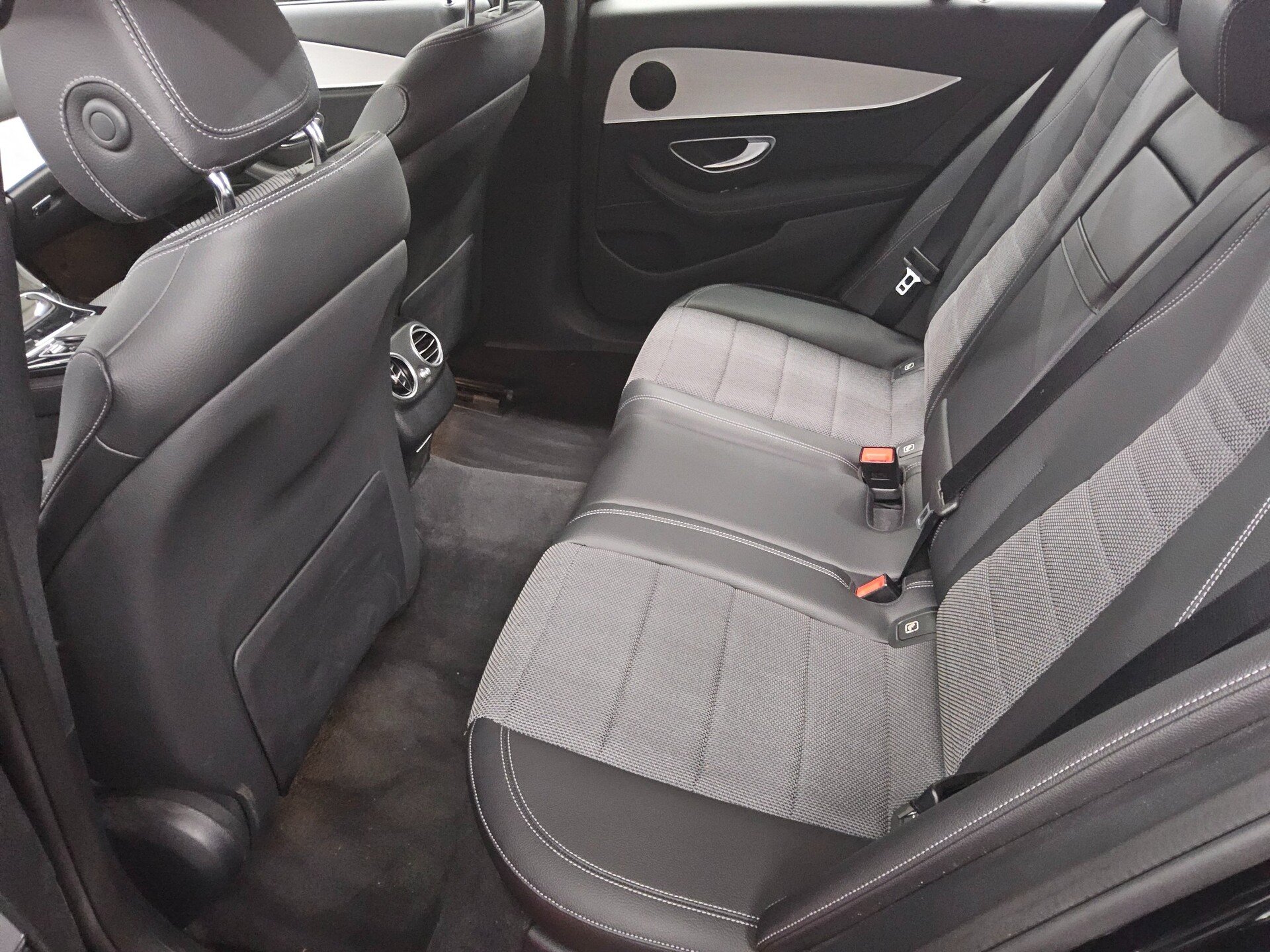 Mercedes-Benz E 300 T de Avantgarde Navi Widescr. LED AHK RFK 13