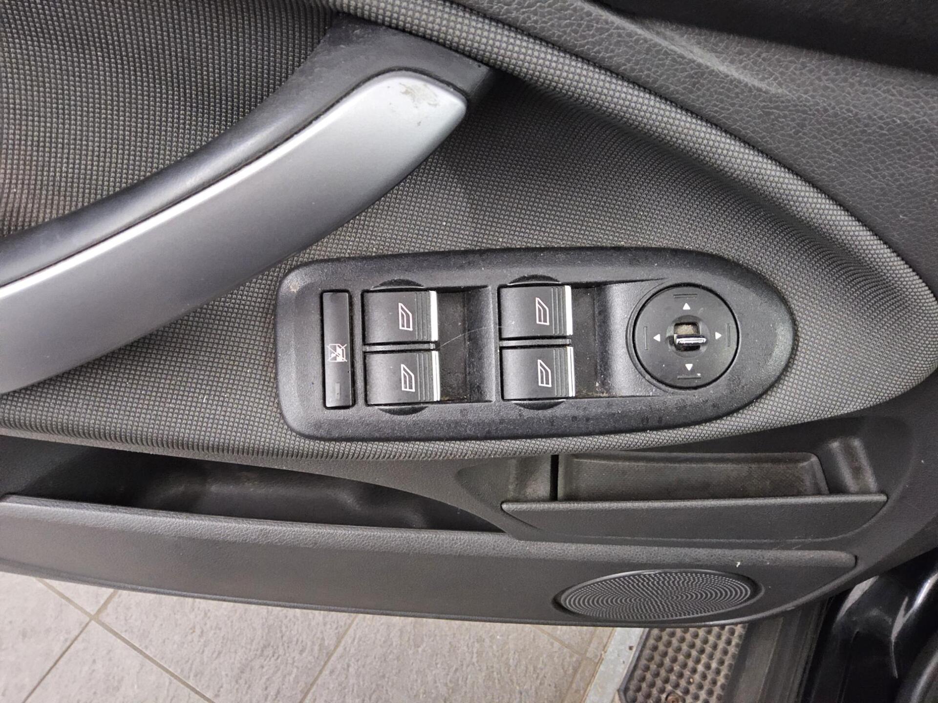 Ford Kuga 2.0 TDCi Champ.-Edit. AHK Klima CD 9