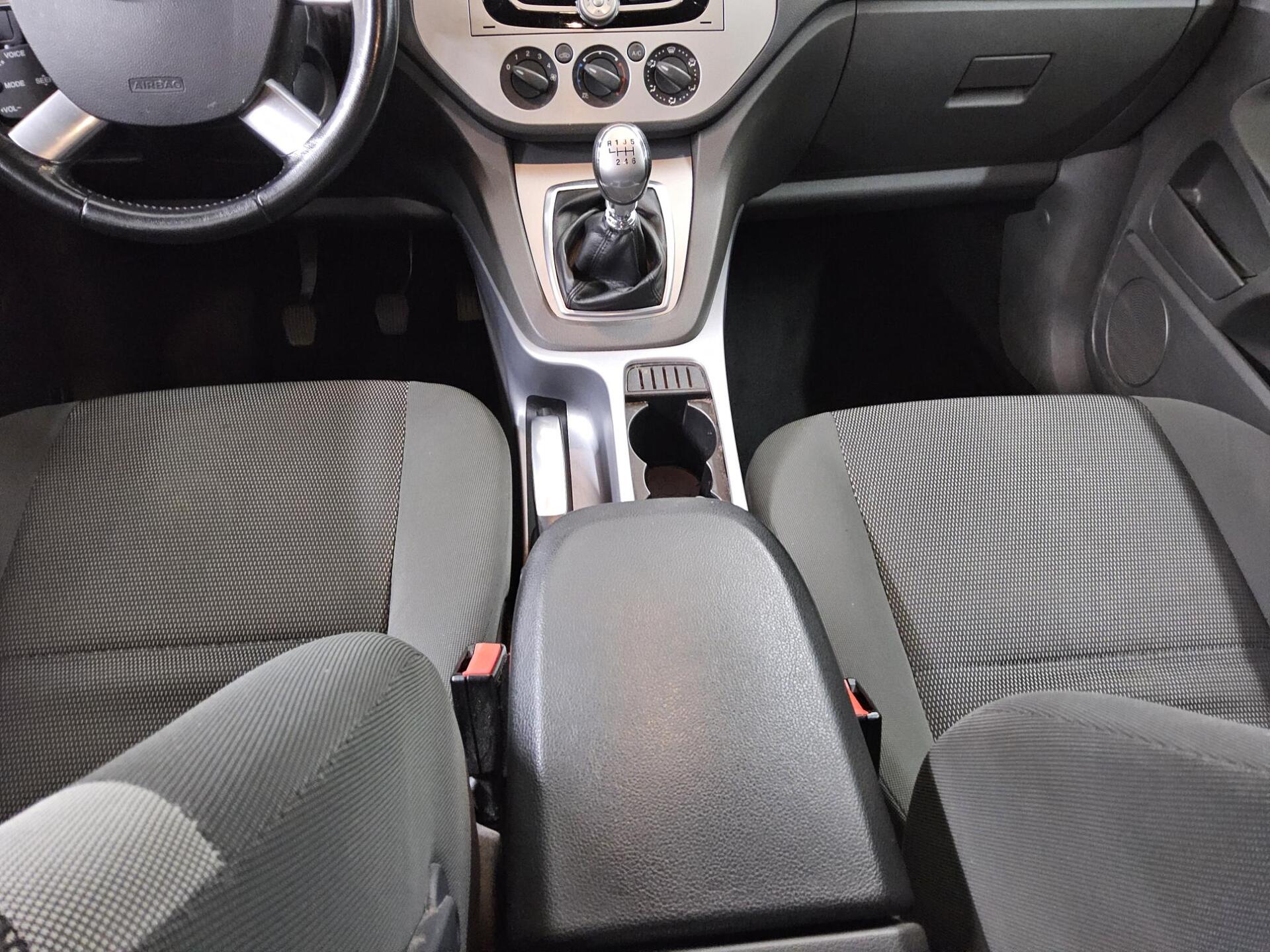 Ford Kuga 2.0 TDCi Champ.-Edit. AHK Klima CD 6