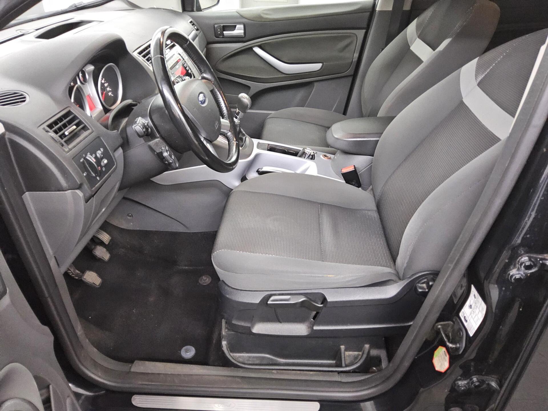 Ford Kuga 2.0 TDCi Champ.-Edit. AHK Klima CD 8