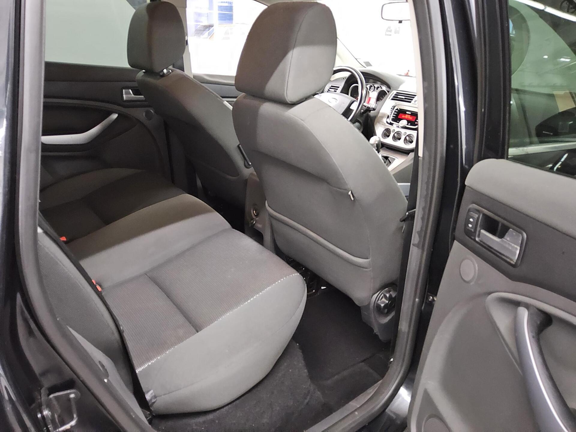 Ford Kuga 2.0 TDCi Champ.-Edit. AHK Klima CD 13